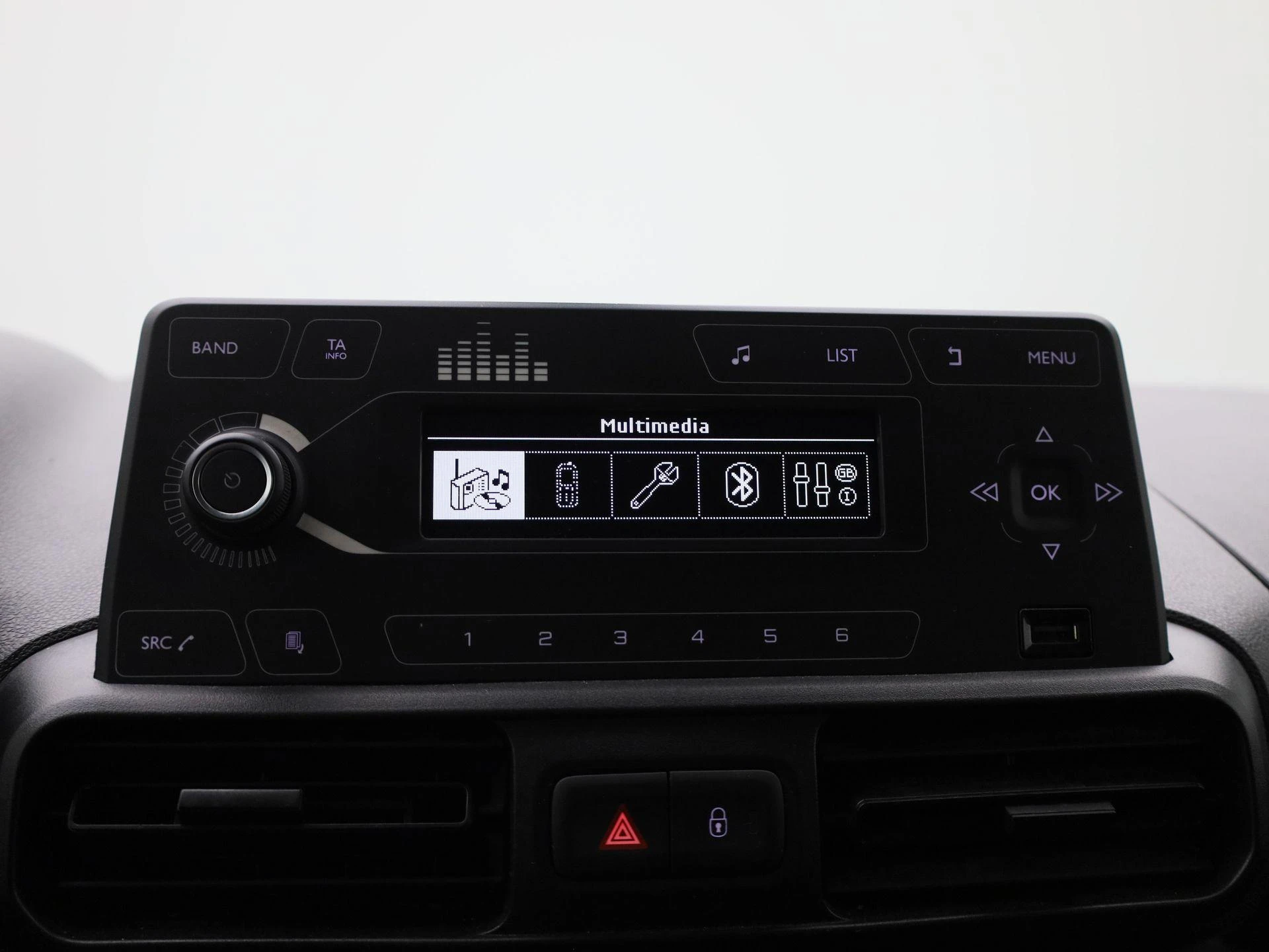Opel-Combo Life-image-21