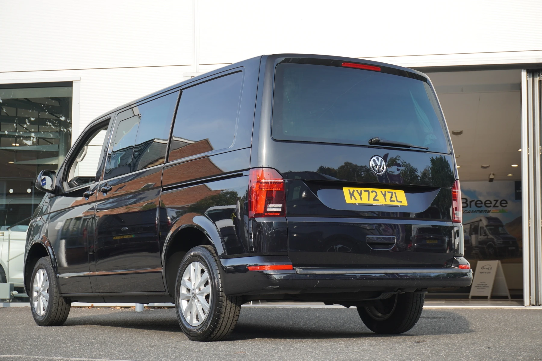 Volkswagen-Transporter-image-2