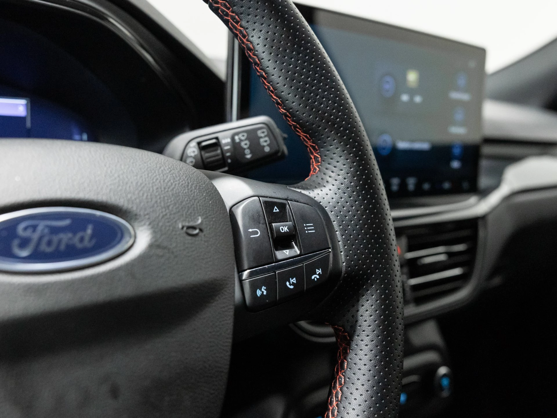 Ford Focus ST-Line X Turnier LED AHK ACC RFK GJR SHZ