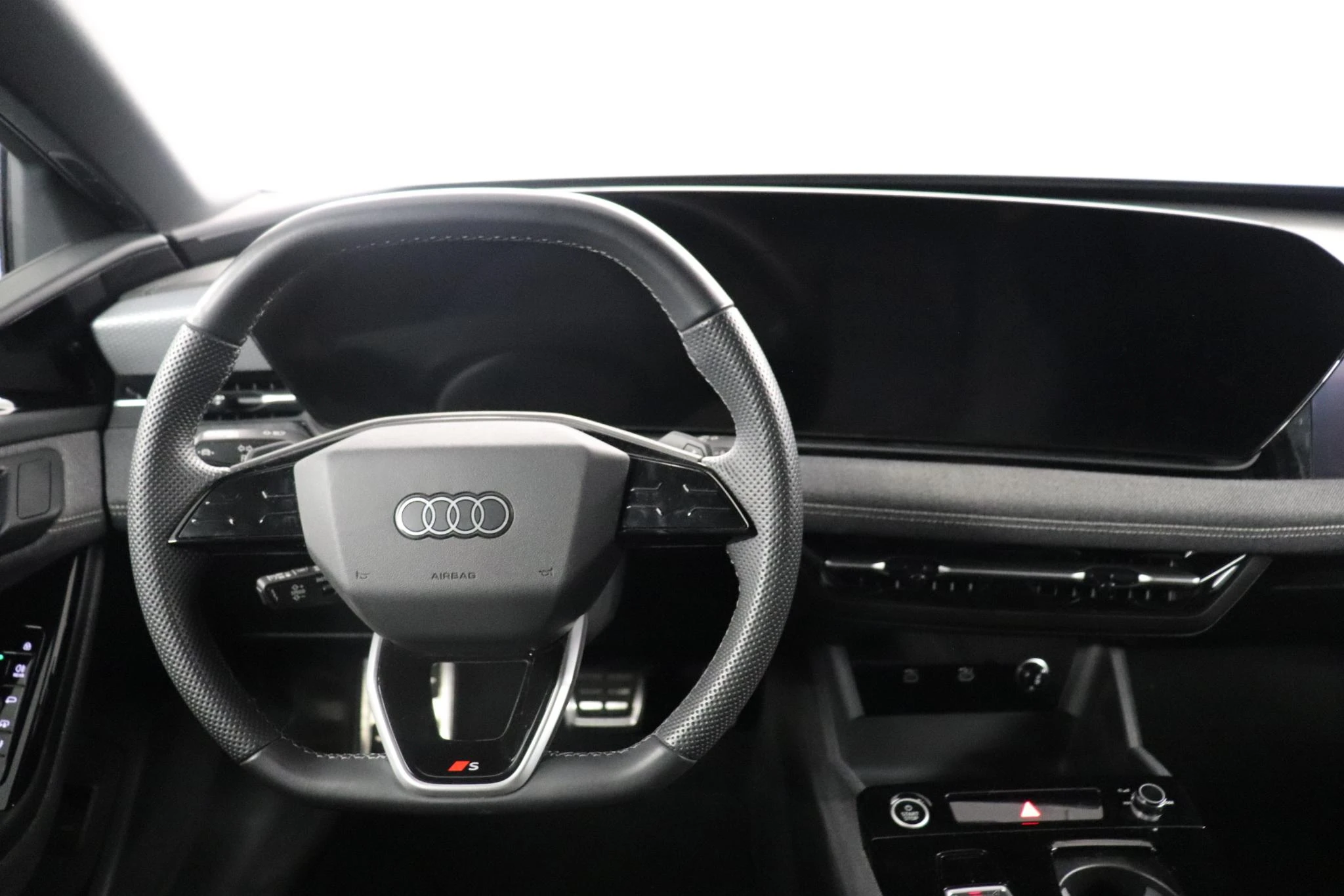 Audi-A6 Avant e-tron-image-13