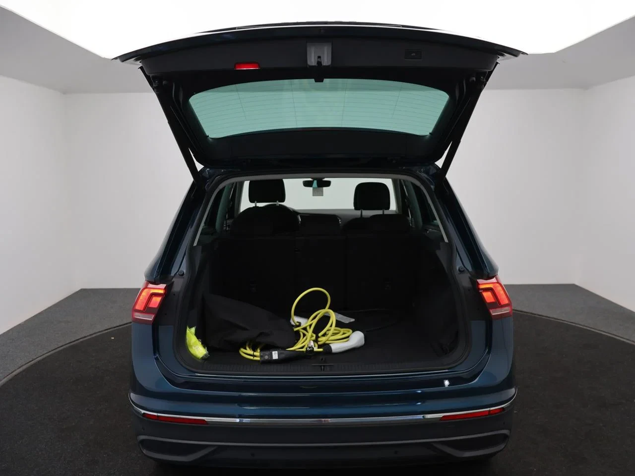 Volkswagen-Tiguan-image-24