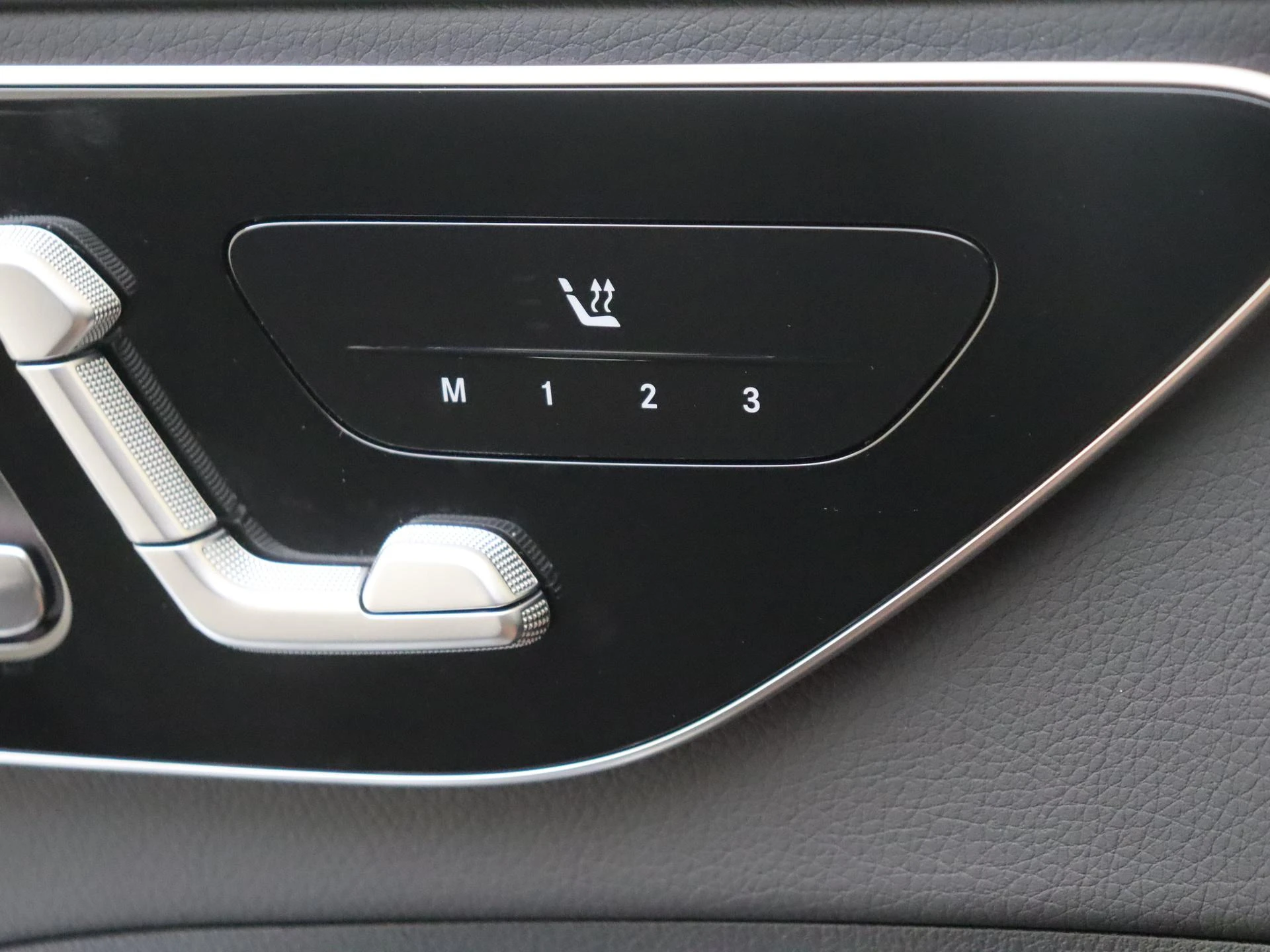 Mercedes-Benz-C-Klasse-image-24