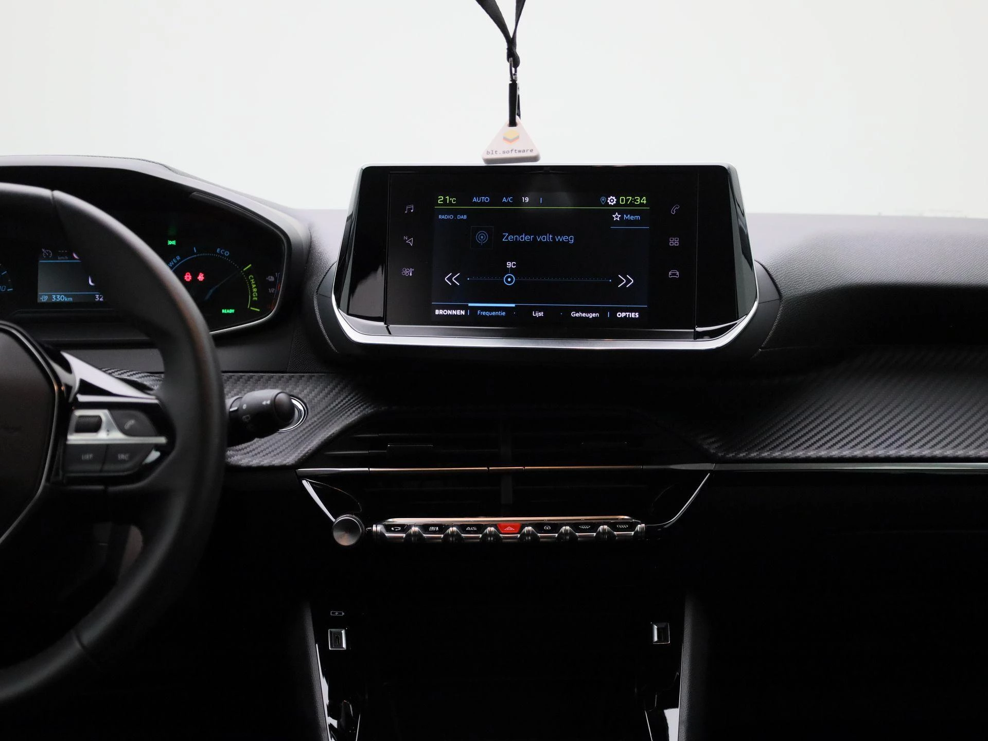 Peugeot-e-208-image-7