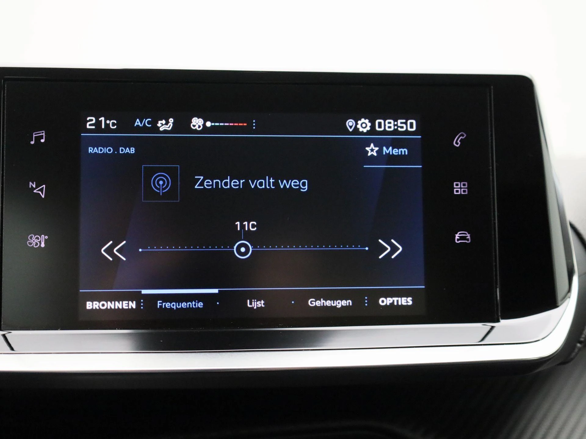 Peugeot-208-image-14