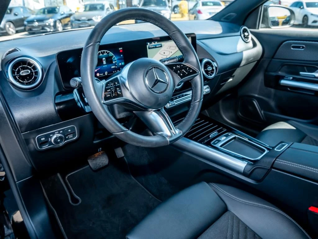 Mercedes-Benz-GLA 200 d-image-8