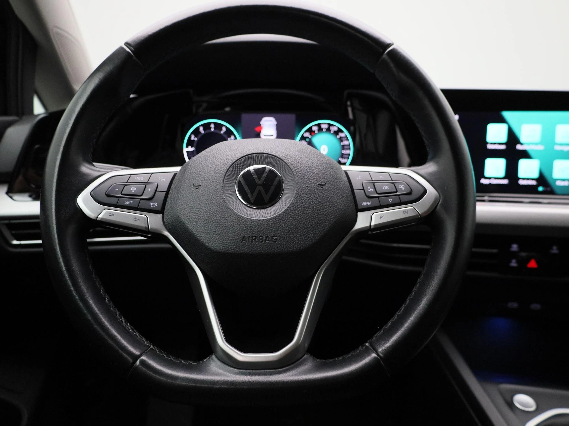 Volkswagen-Golf-image-6