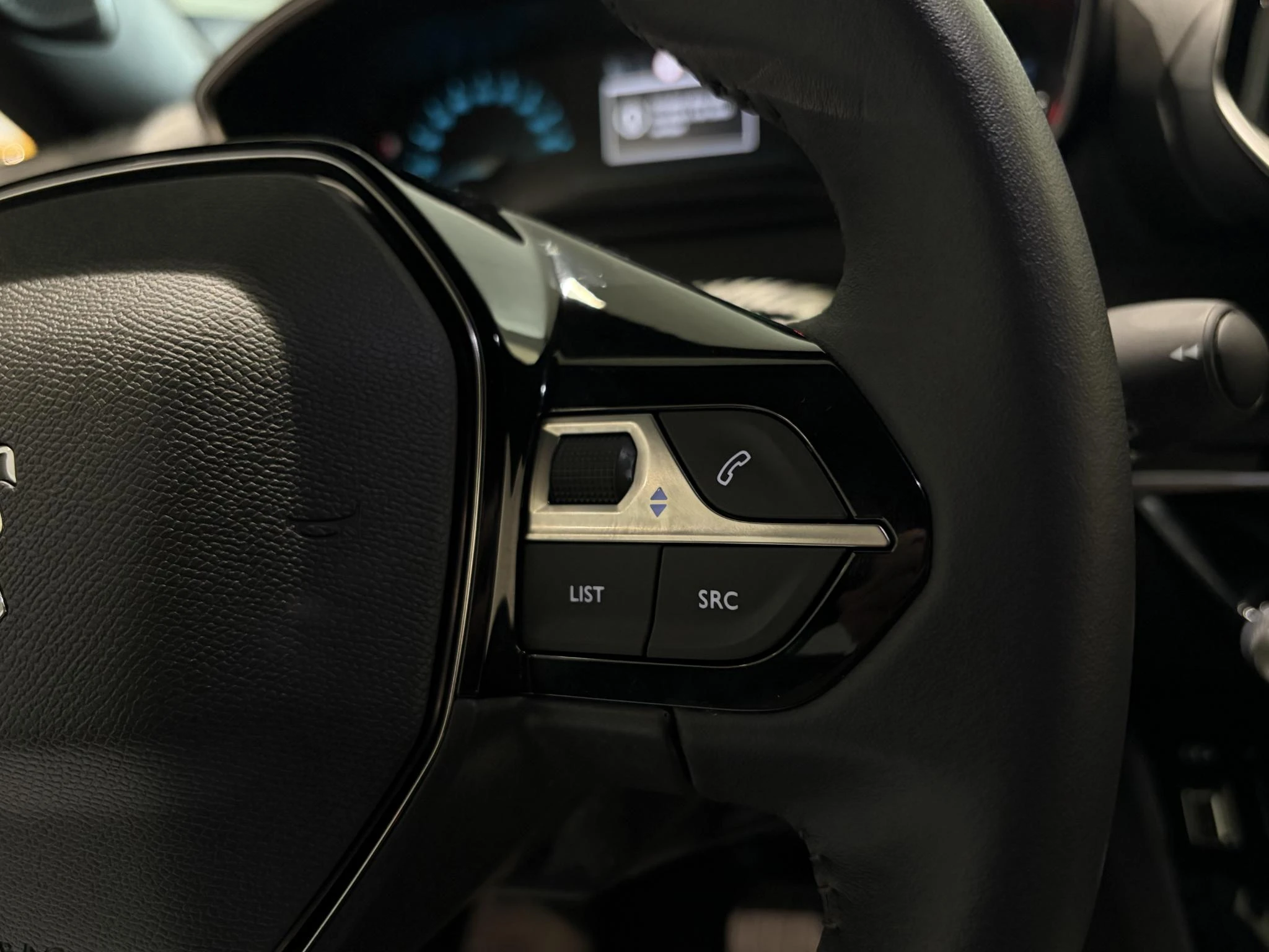Peugeot-e-2008-image-11
