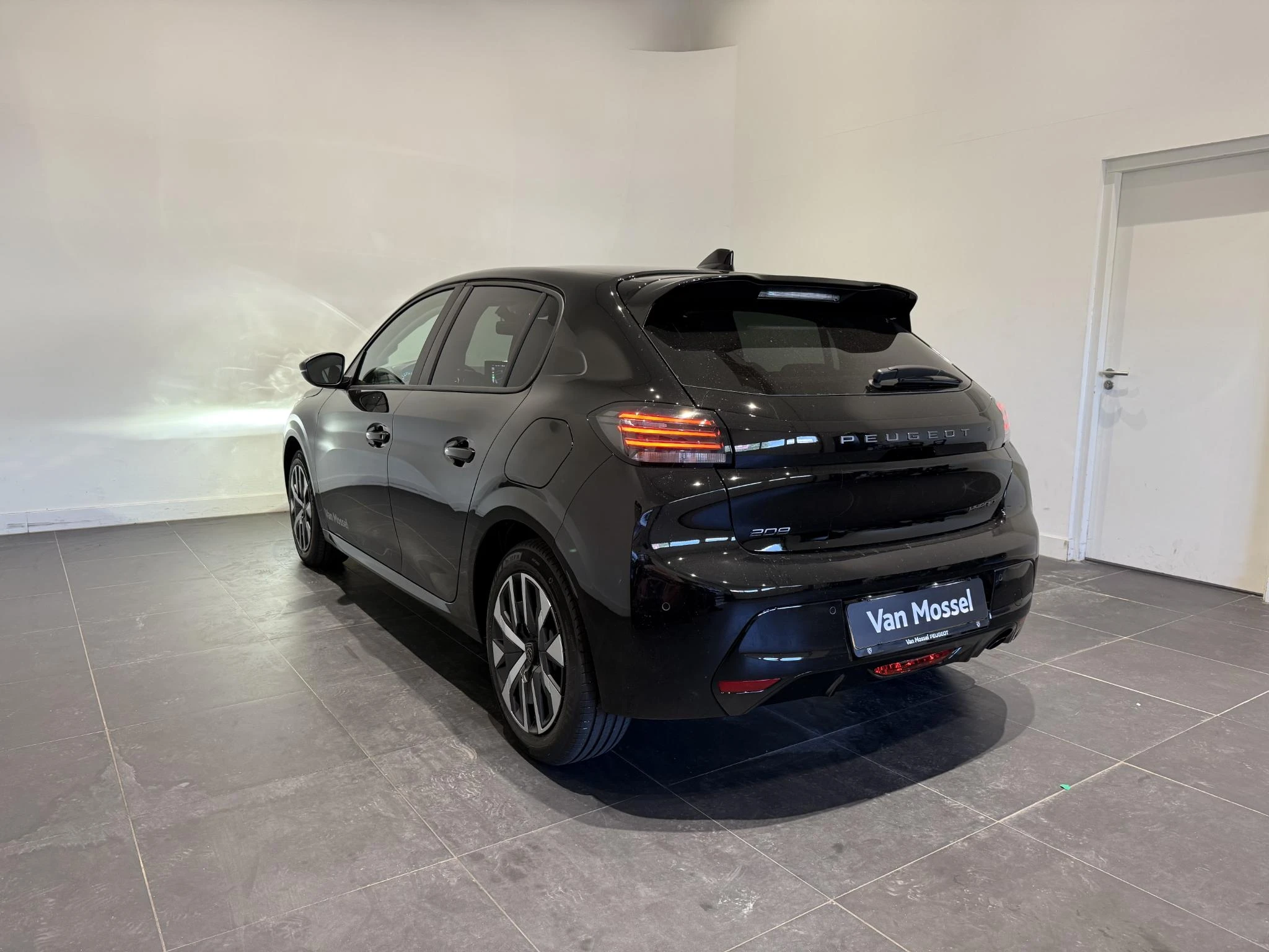 Peugeot 208 1.2 Hybrid 110 e-DCS6 Business