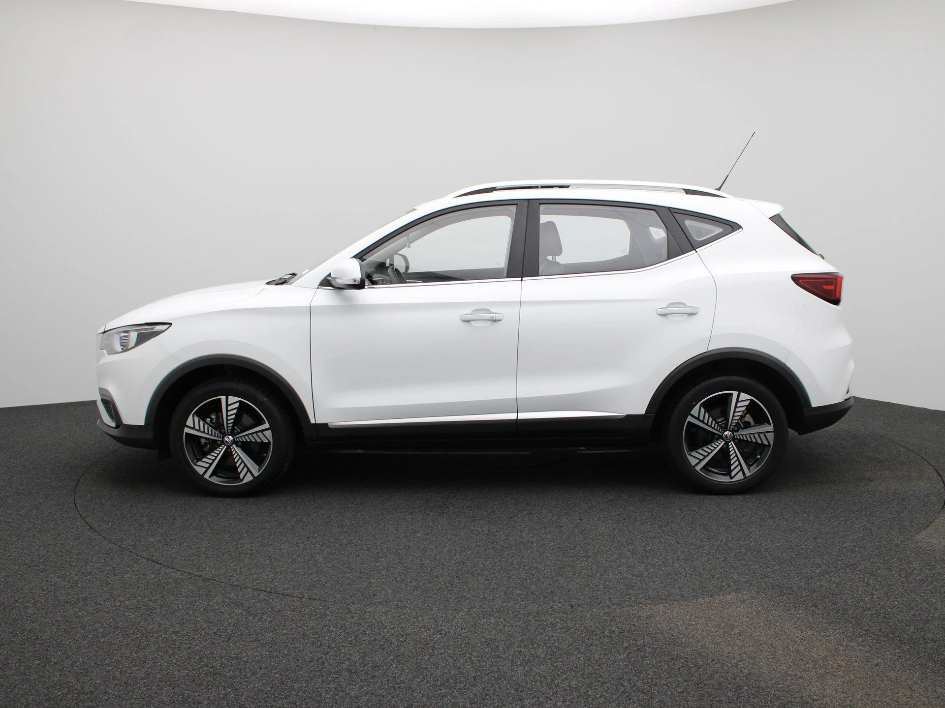 MG-ZS EV-image-3