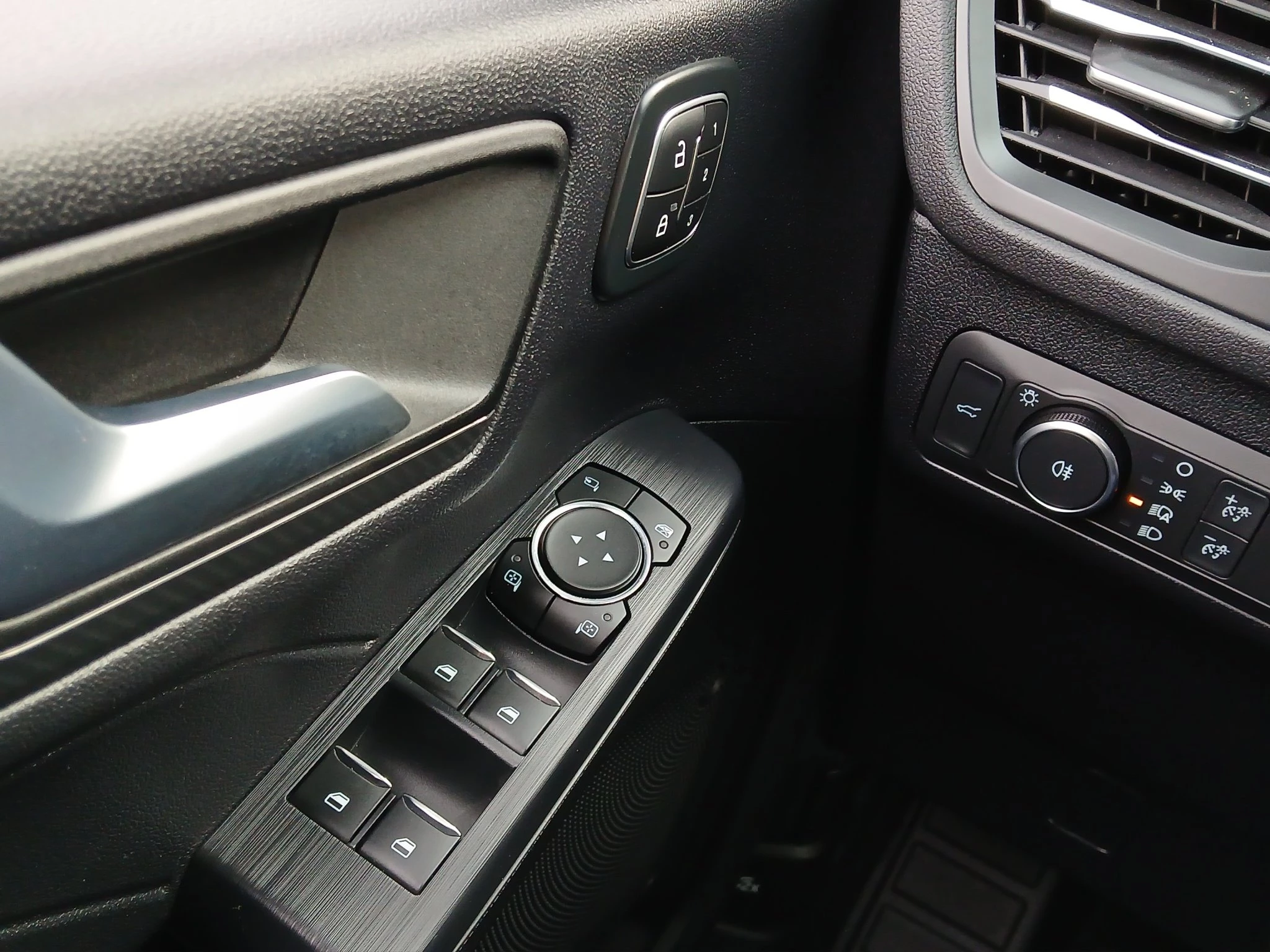 Ford-Kuga-image-16