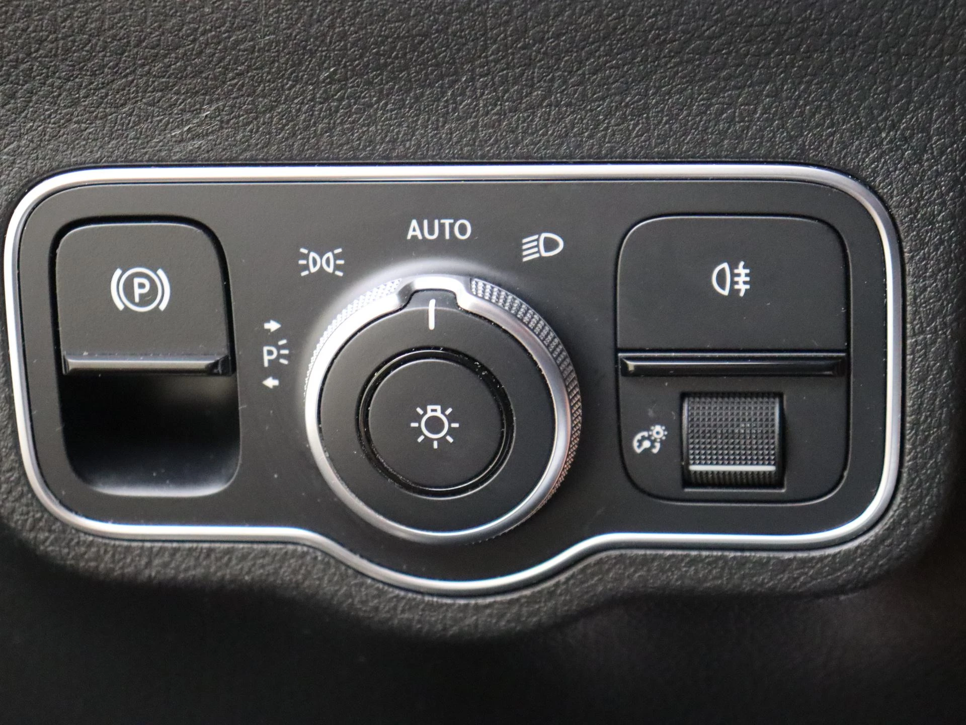 Mercedes-Benz-EQA-image-23
