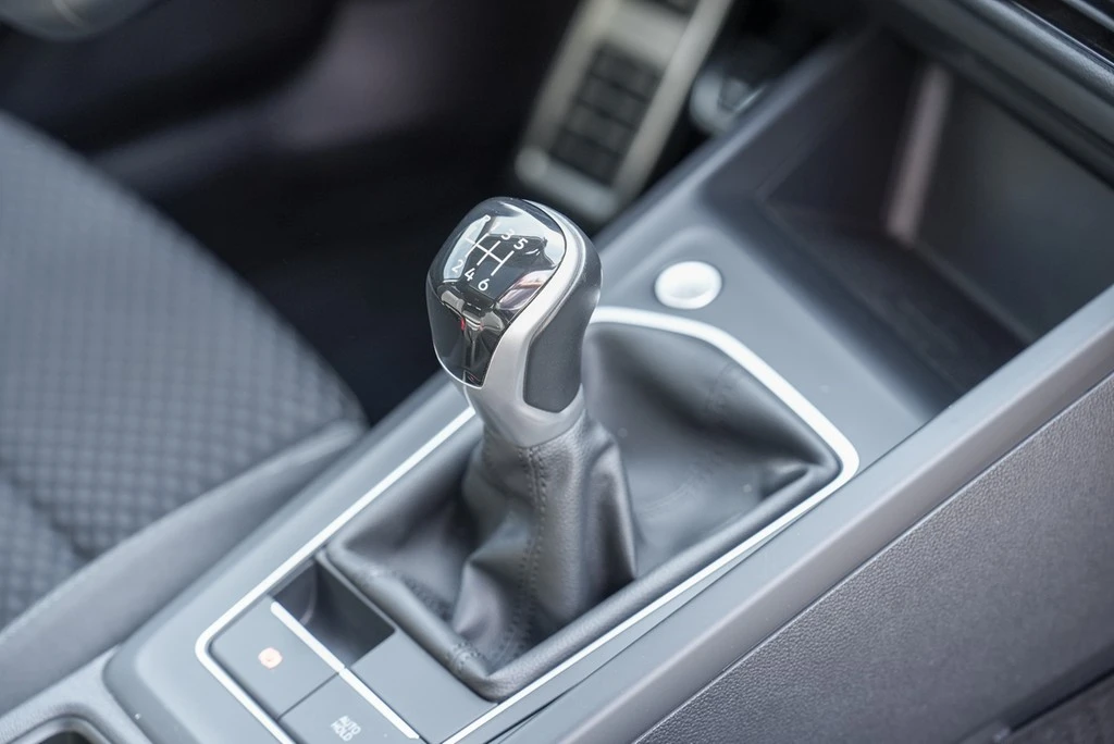 Volkswagen-Golf-image-8