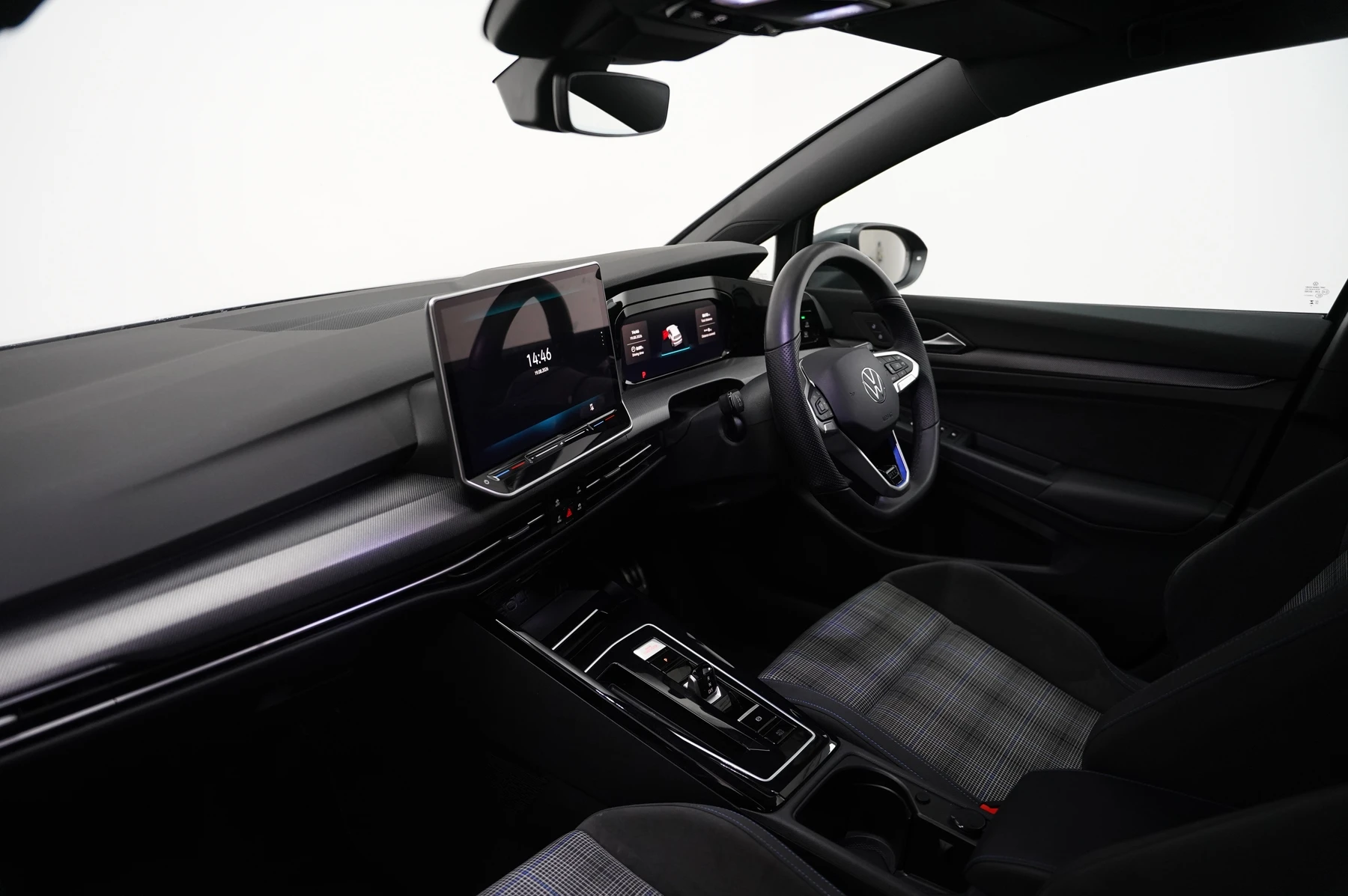 Volkswagen-Golf-image-1