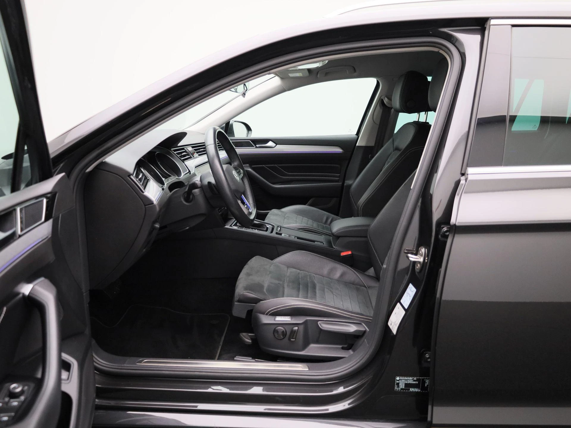 Volkswagen-Passat-image-8