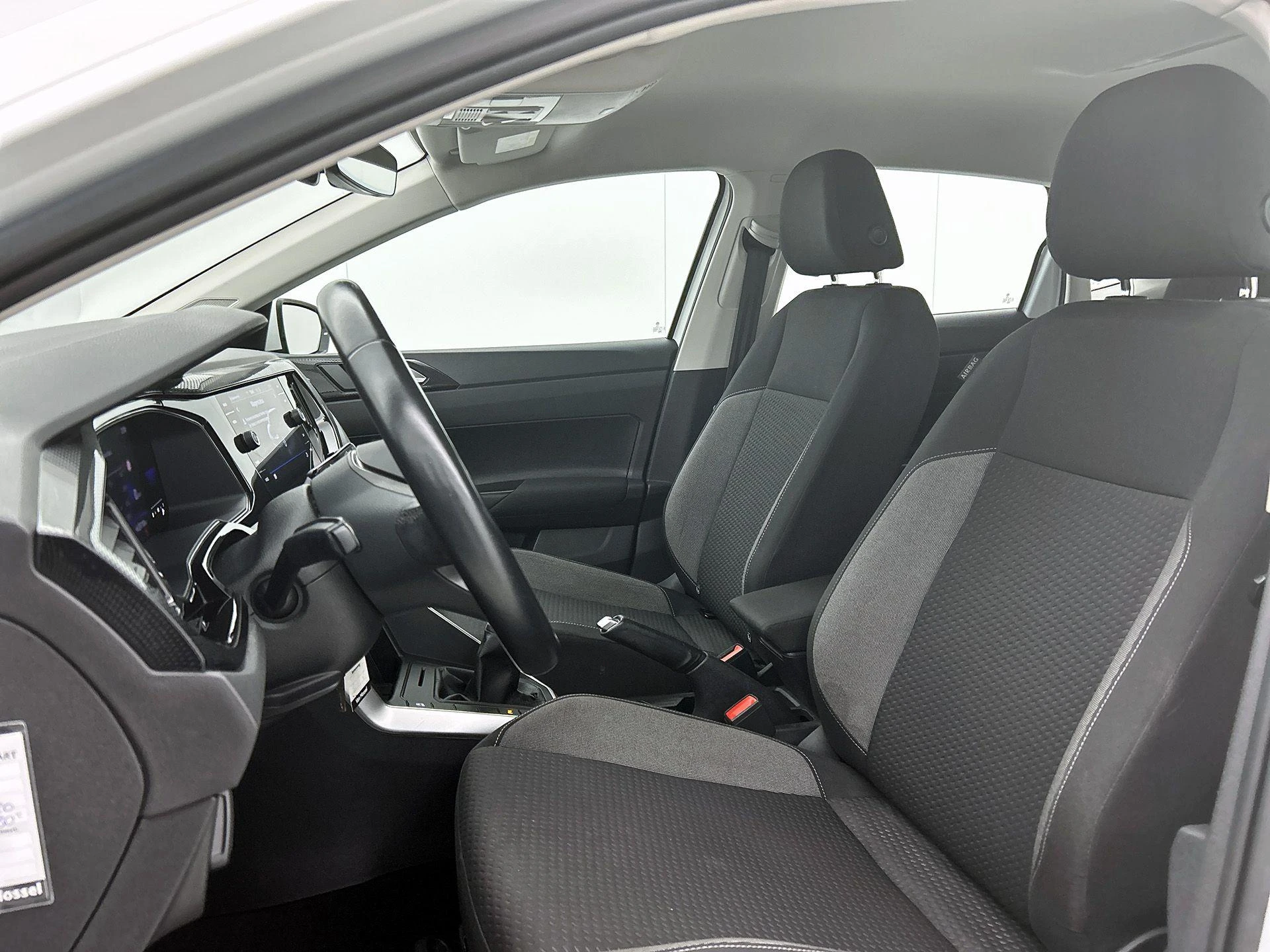 Volkswagen-Polo-image-33