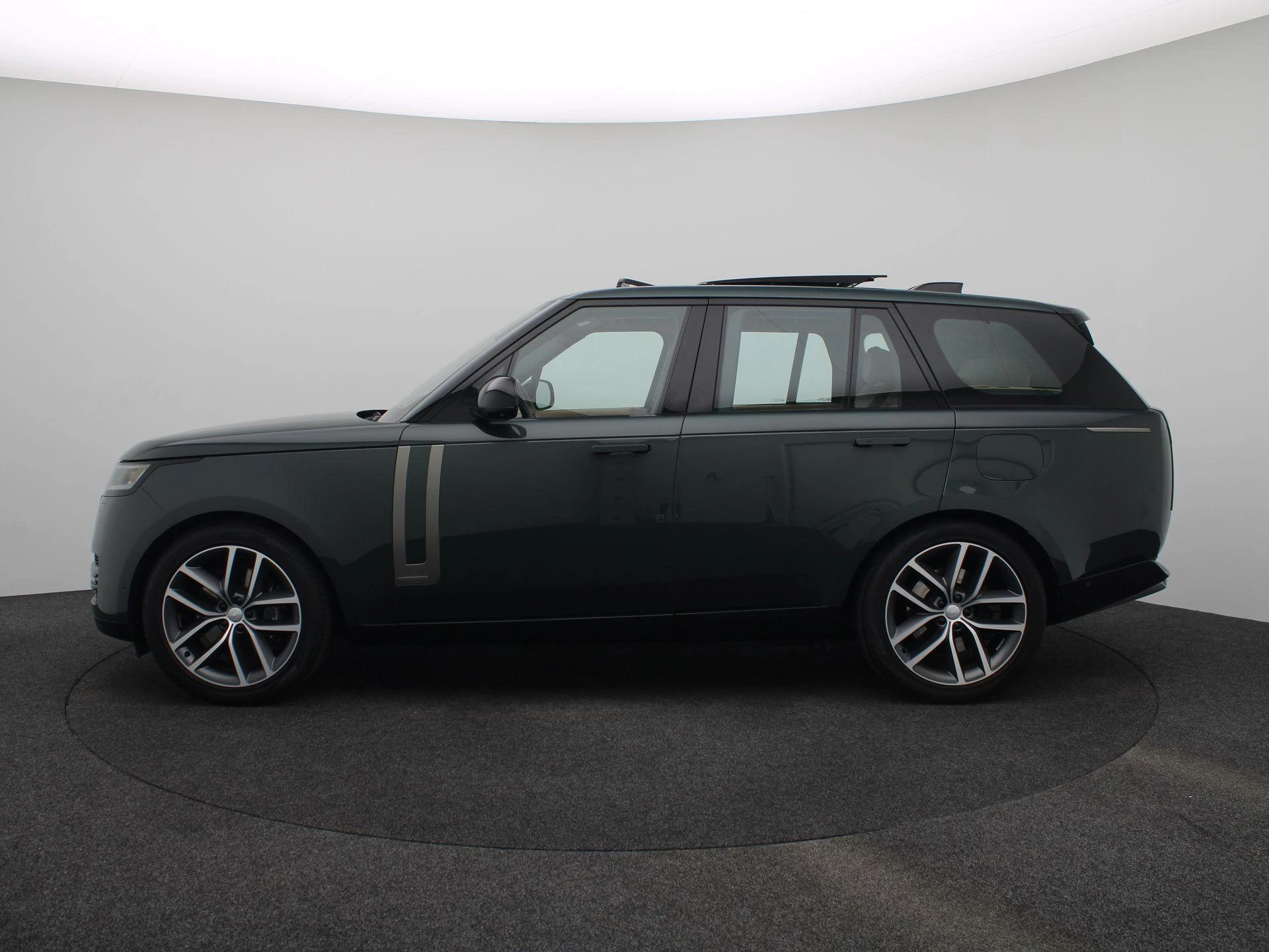 Land Rover-Range Rover-image-3