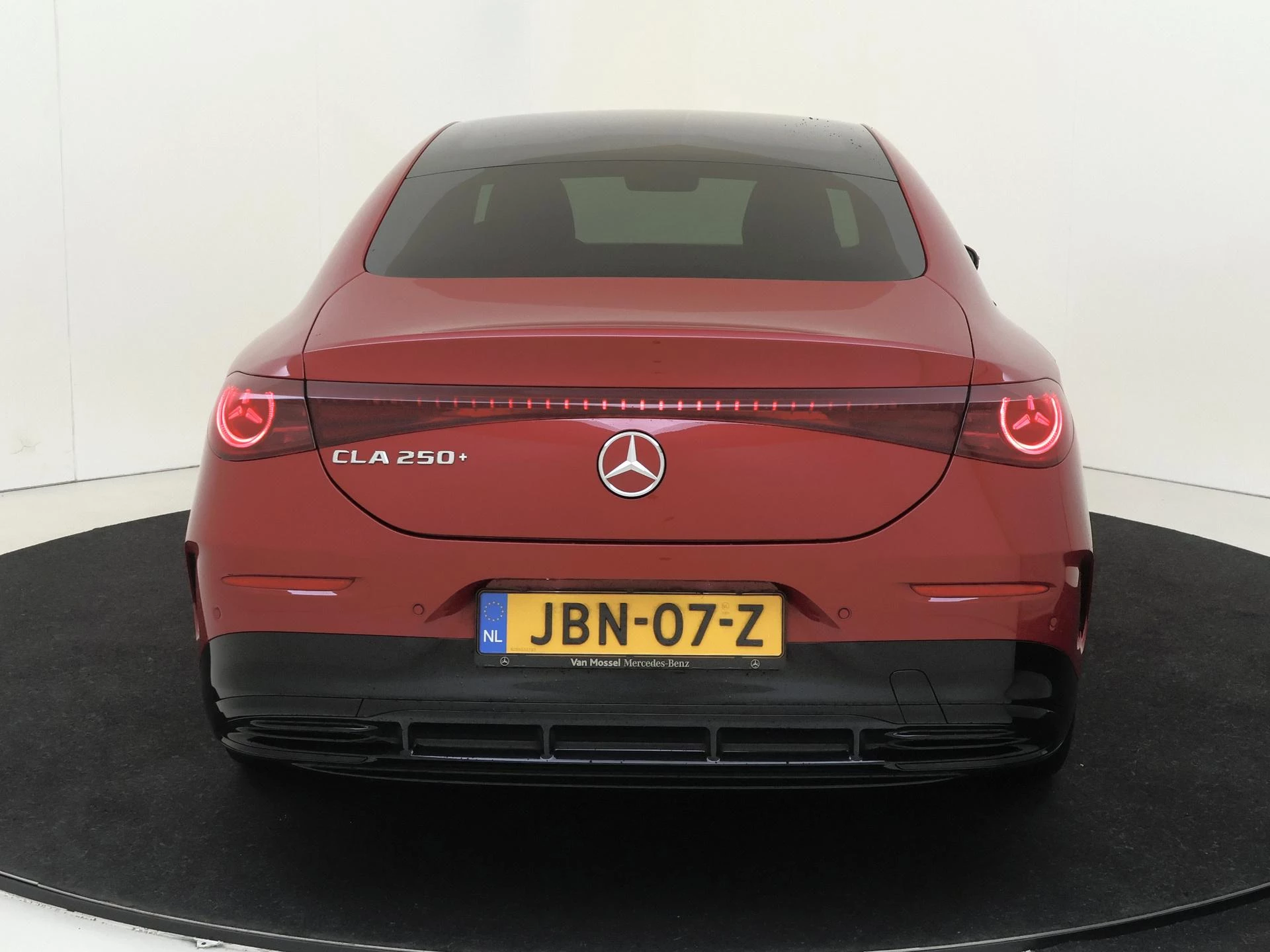 Mercedes-Benz-CLA-image-6