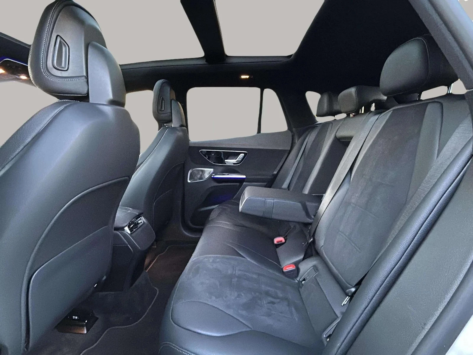 Mercedes-Benz-EQE-image-19