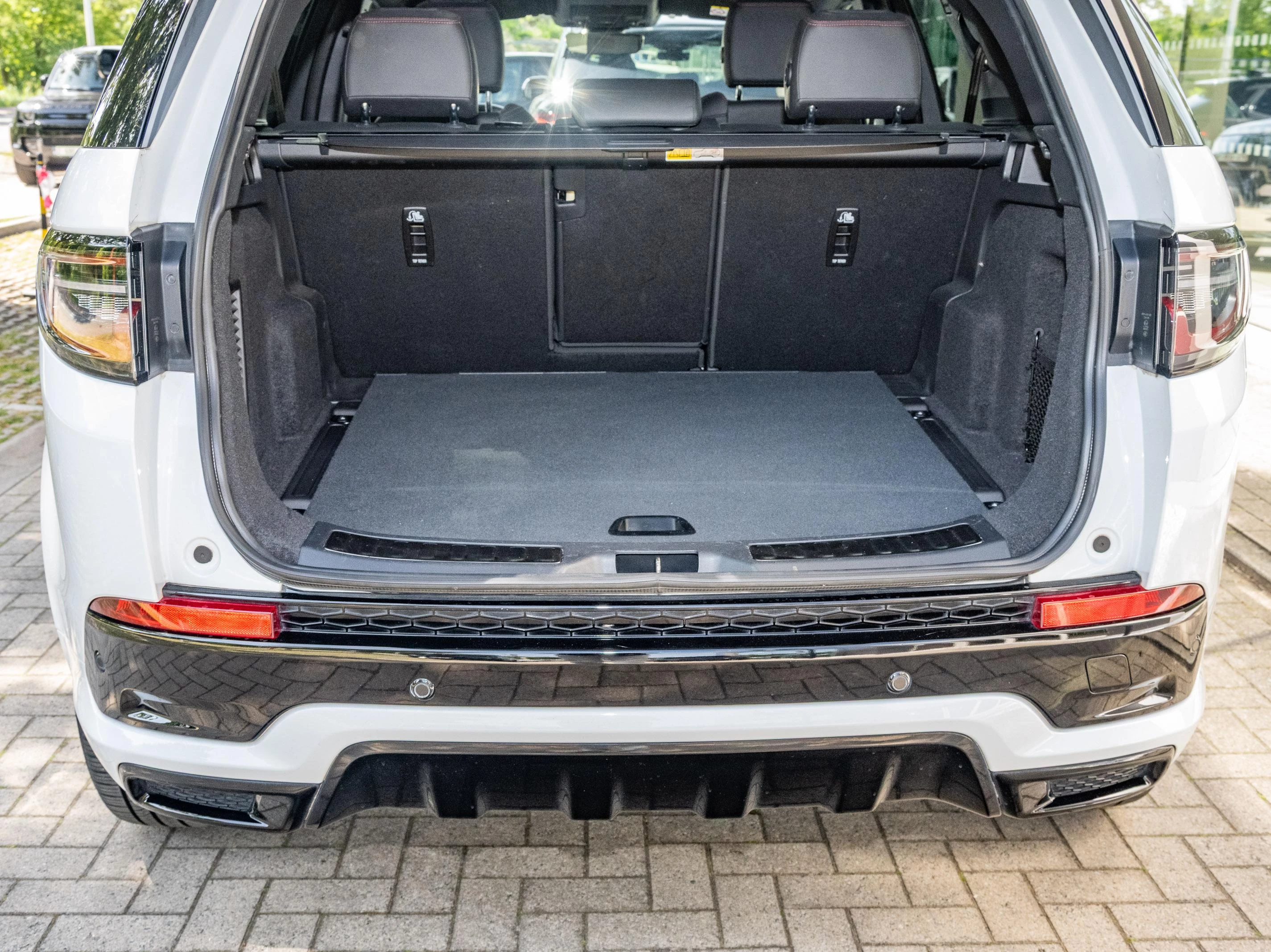 Land Rover Discovery Sport P300e R-Dynamic HSE AWD Auto. 23MY