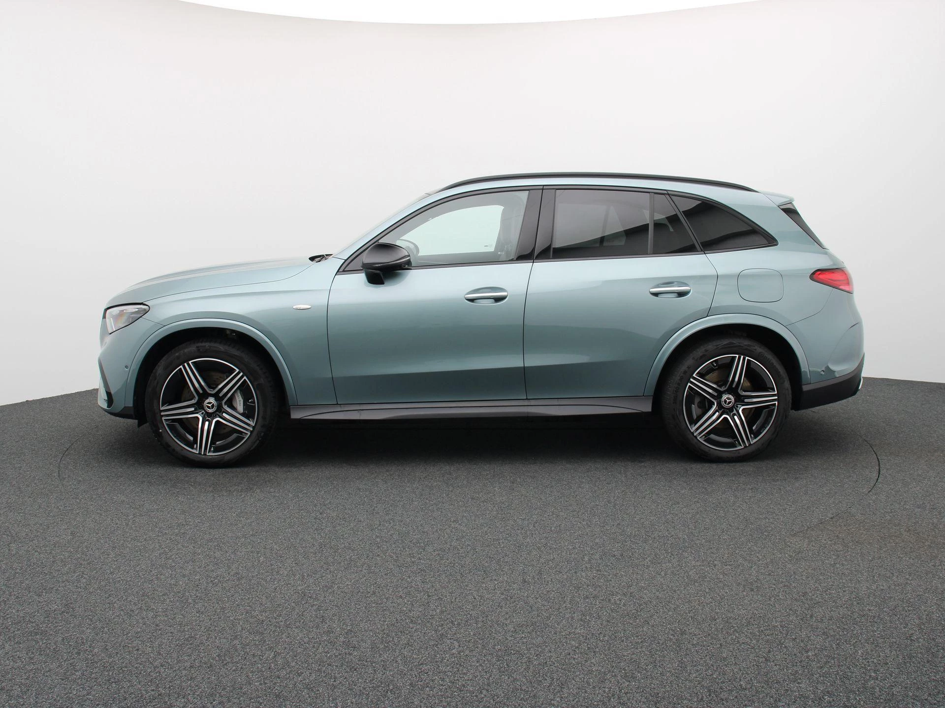 Mercedes-Benz GLC SUV 300 e AMG Line + AIRMATIC + BURMESTER + PANO + HEAD UP + LEDER +