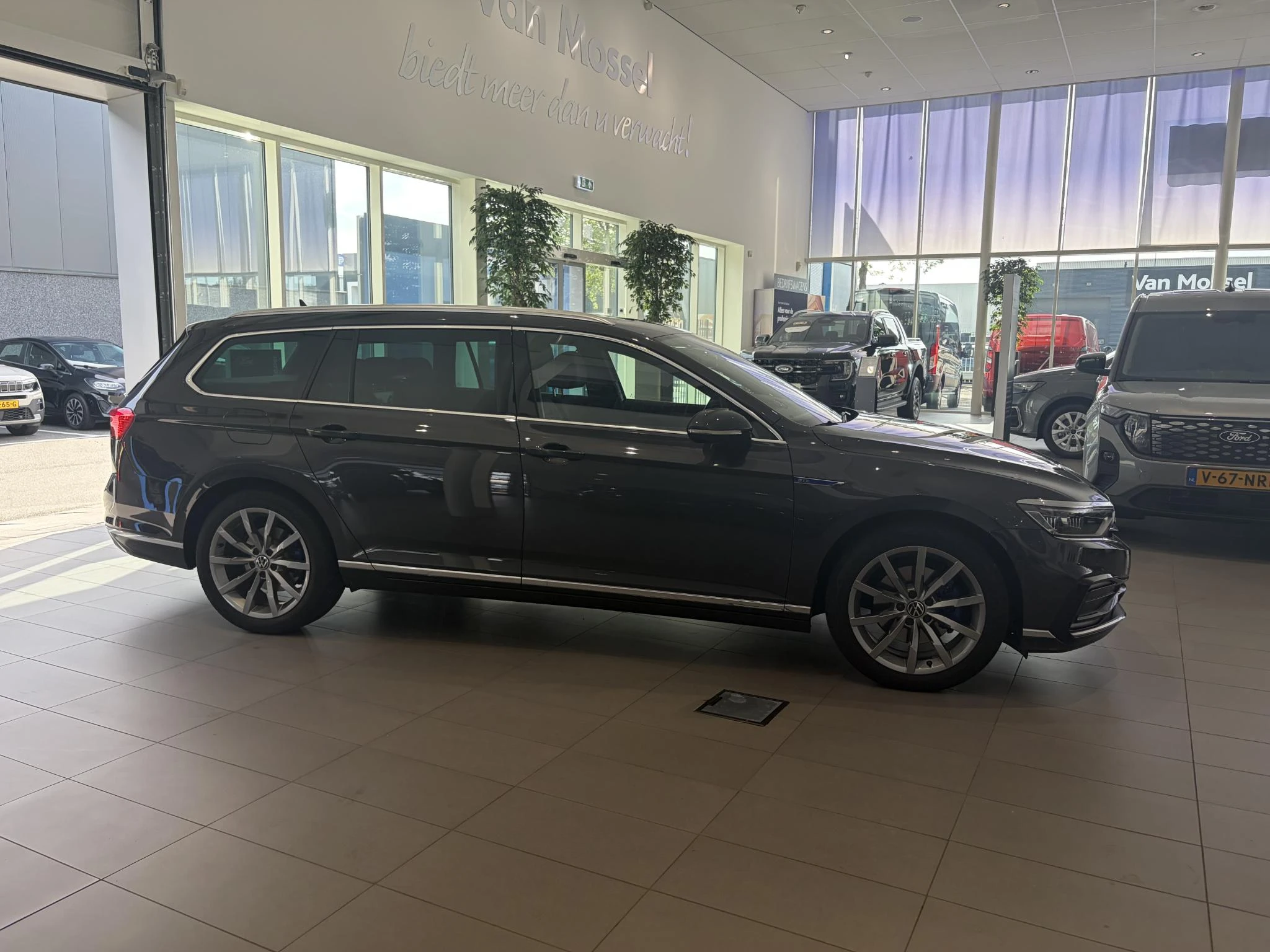 Volkswagen-Passat-image-5