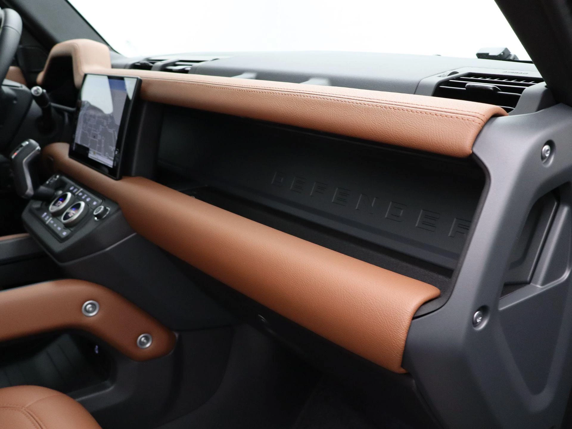 Land Rover Defender P300e X-dynamic SE