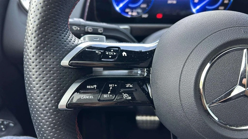 Mercedes-Benz-EQB-image-12