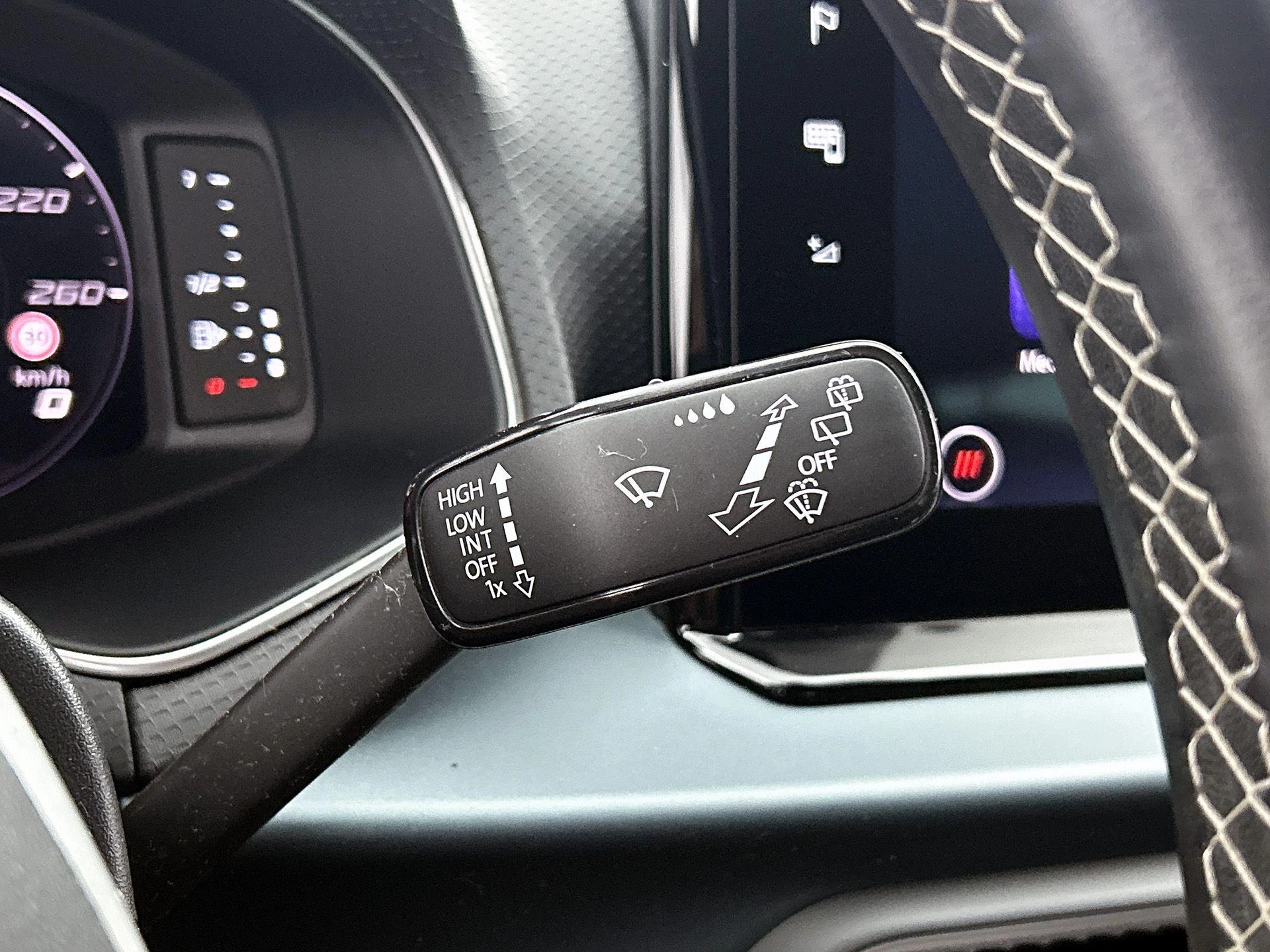 SEAT-Arona-image-8