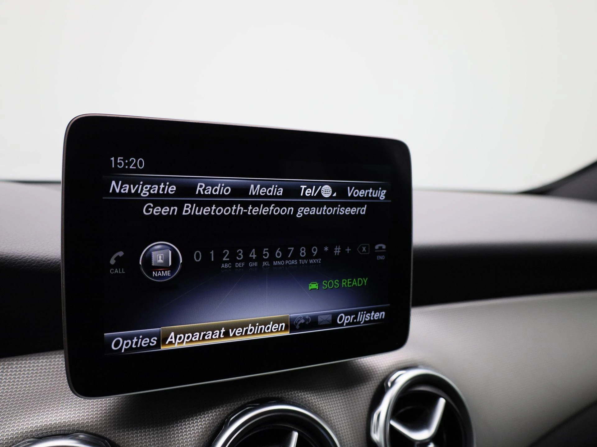 Mercedes-Benz-GLA-image-25