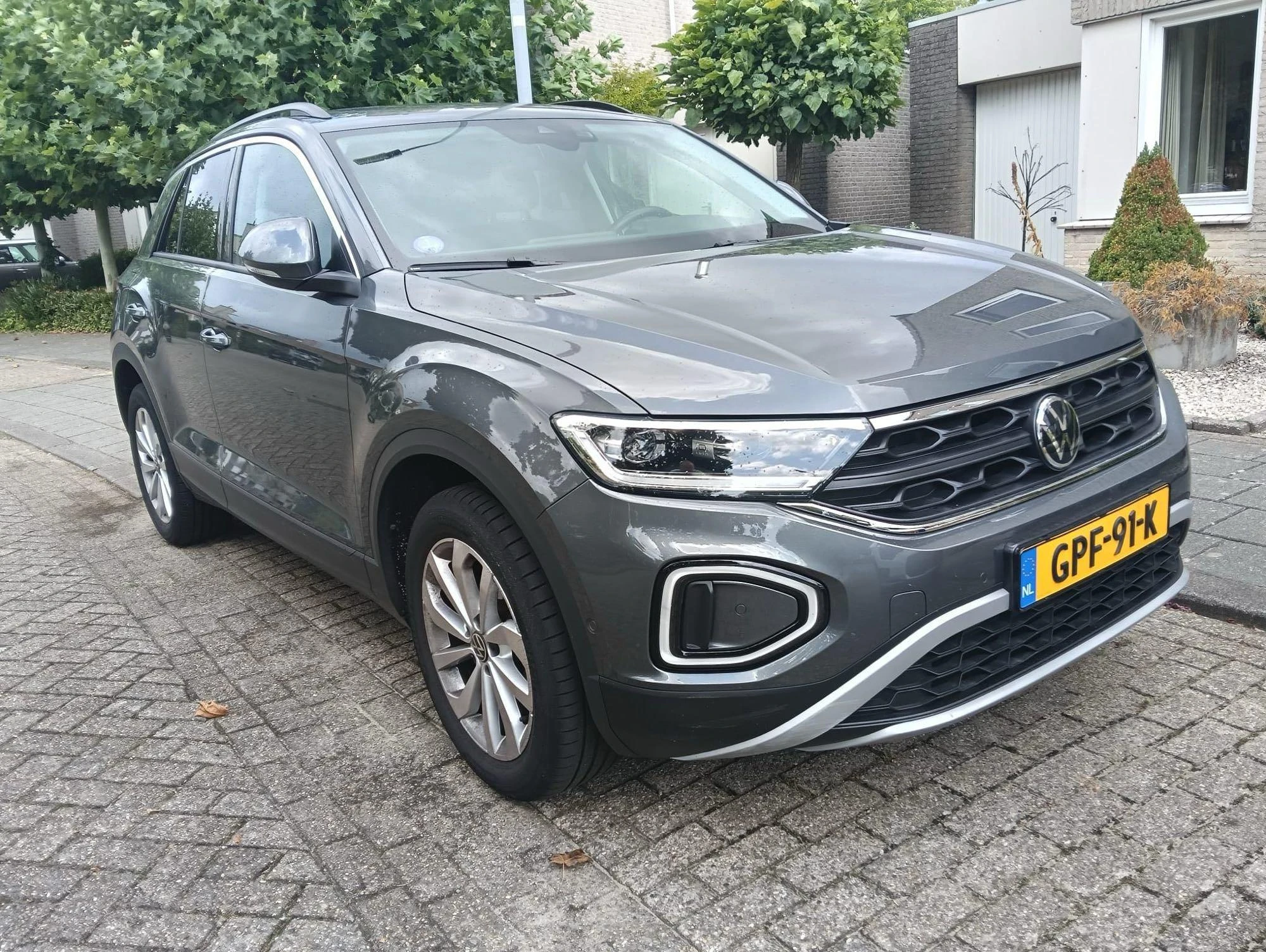 Volkswagen-T-Roc-image-1
