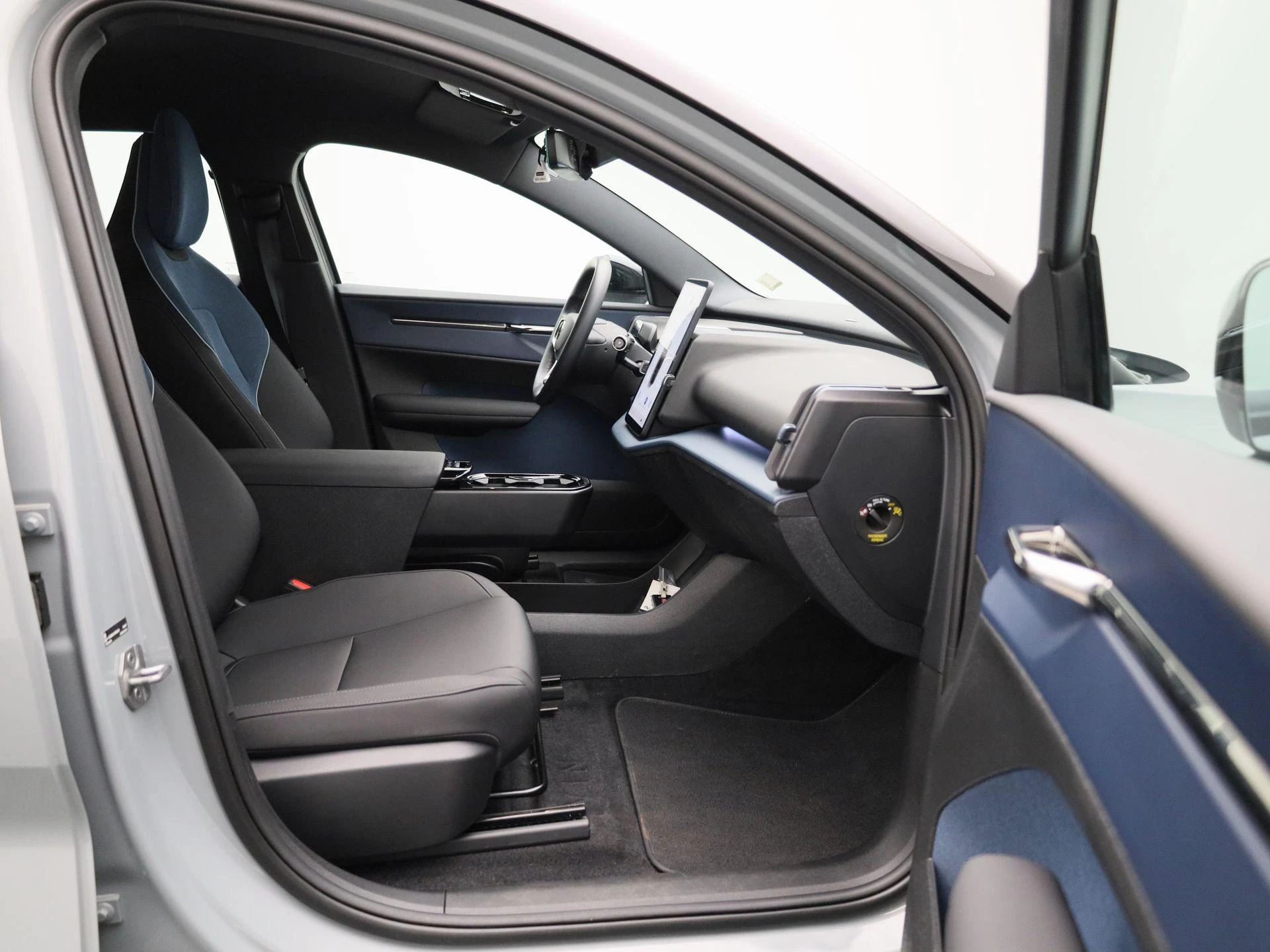 Volvo-EX30-image-35