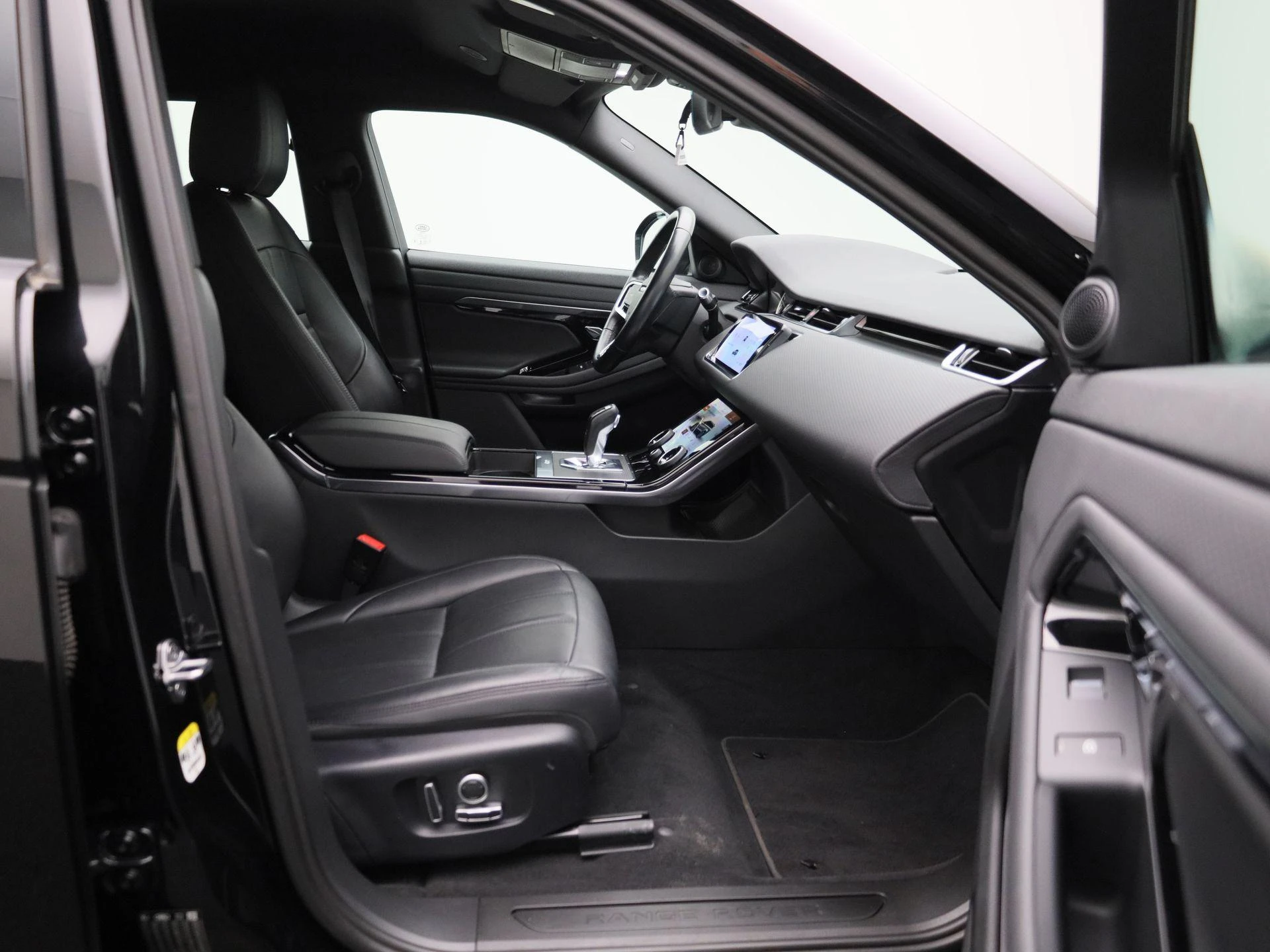 Land Rover-Range Rover Evoque-image-36