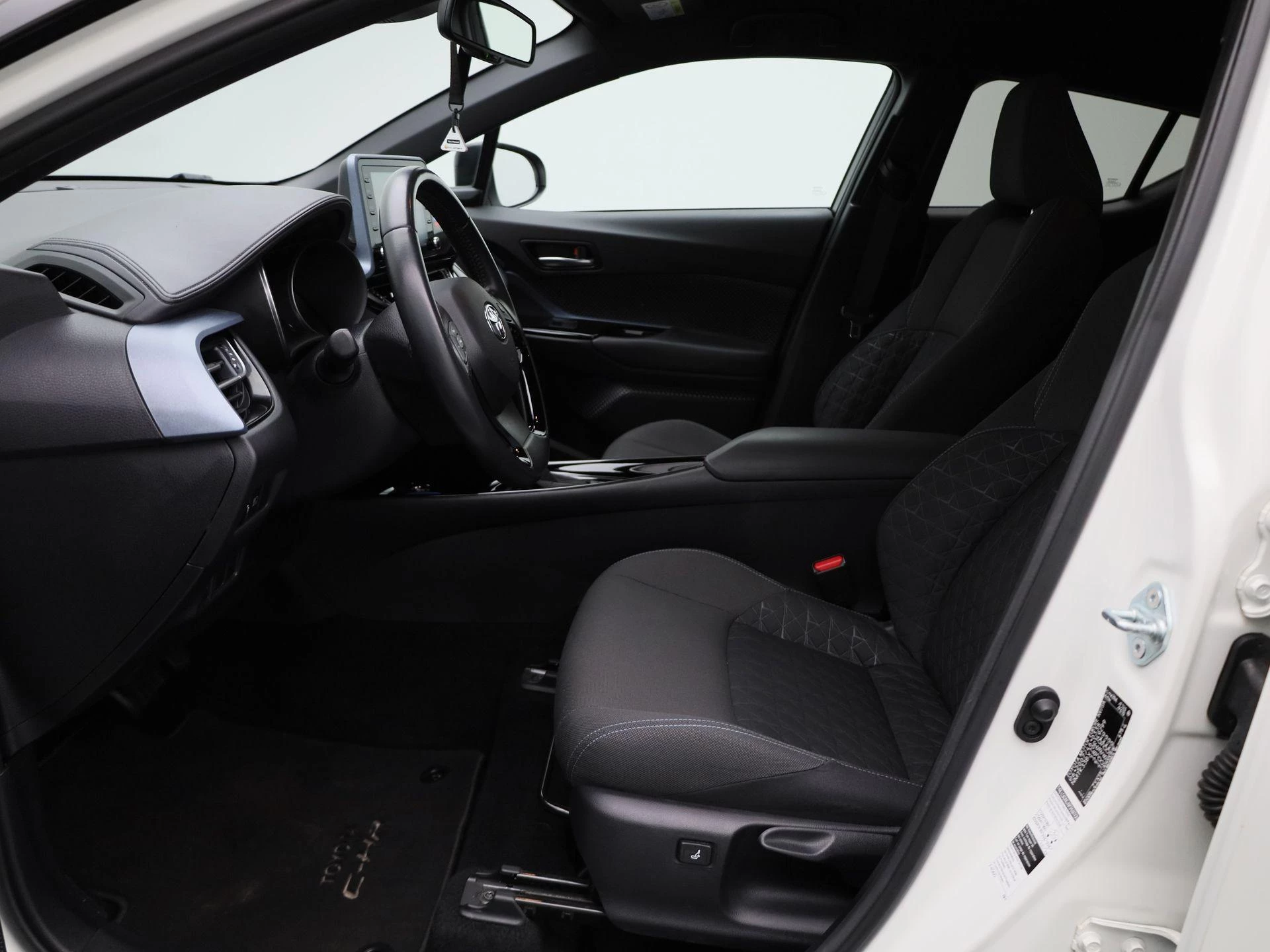 Toyota-C-HR-image-8