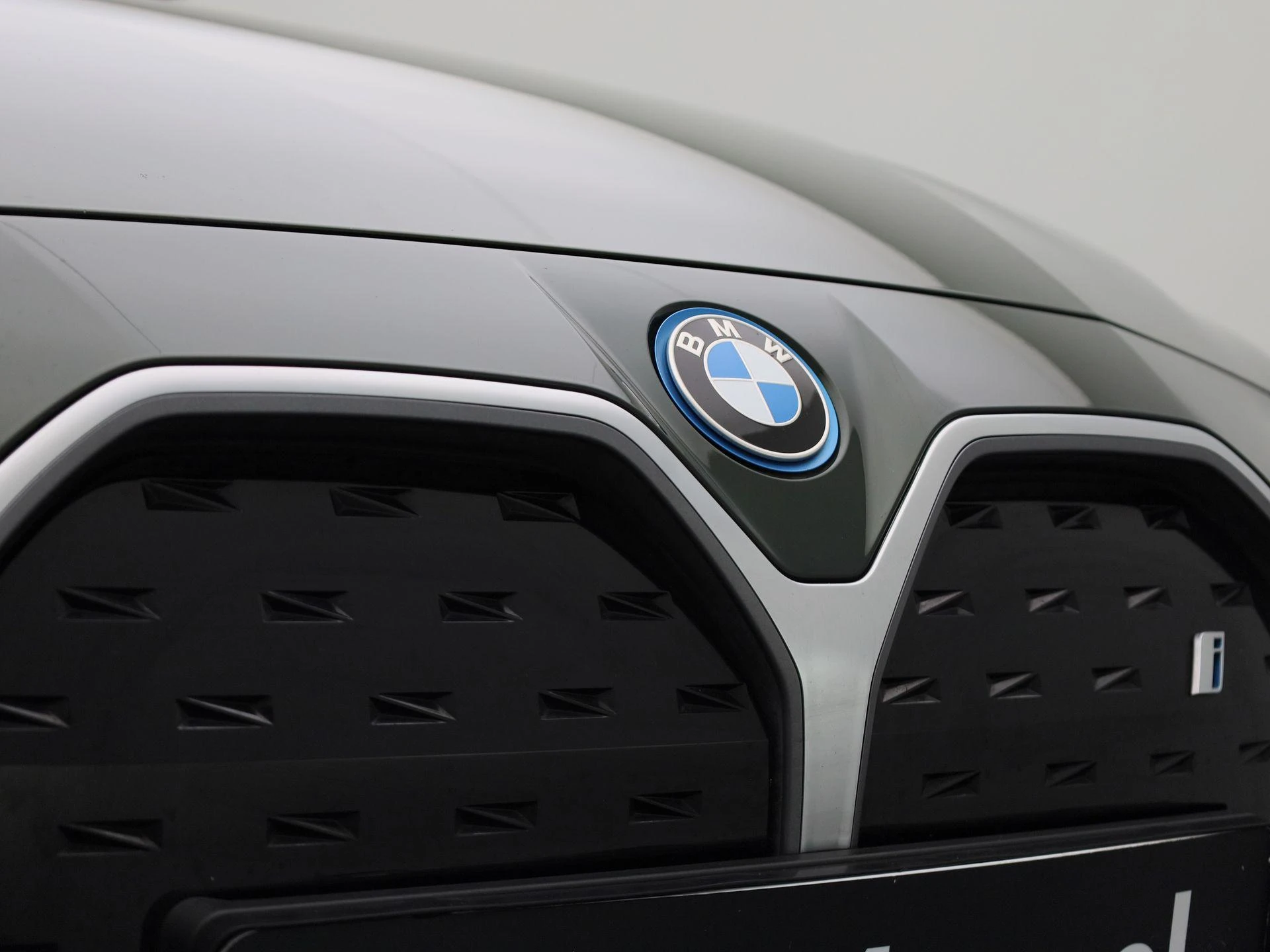 BMW-i4-image-45