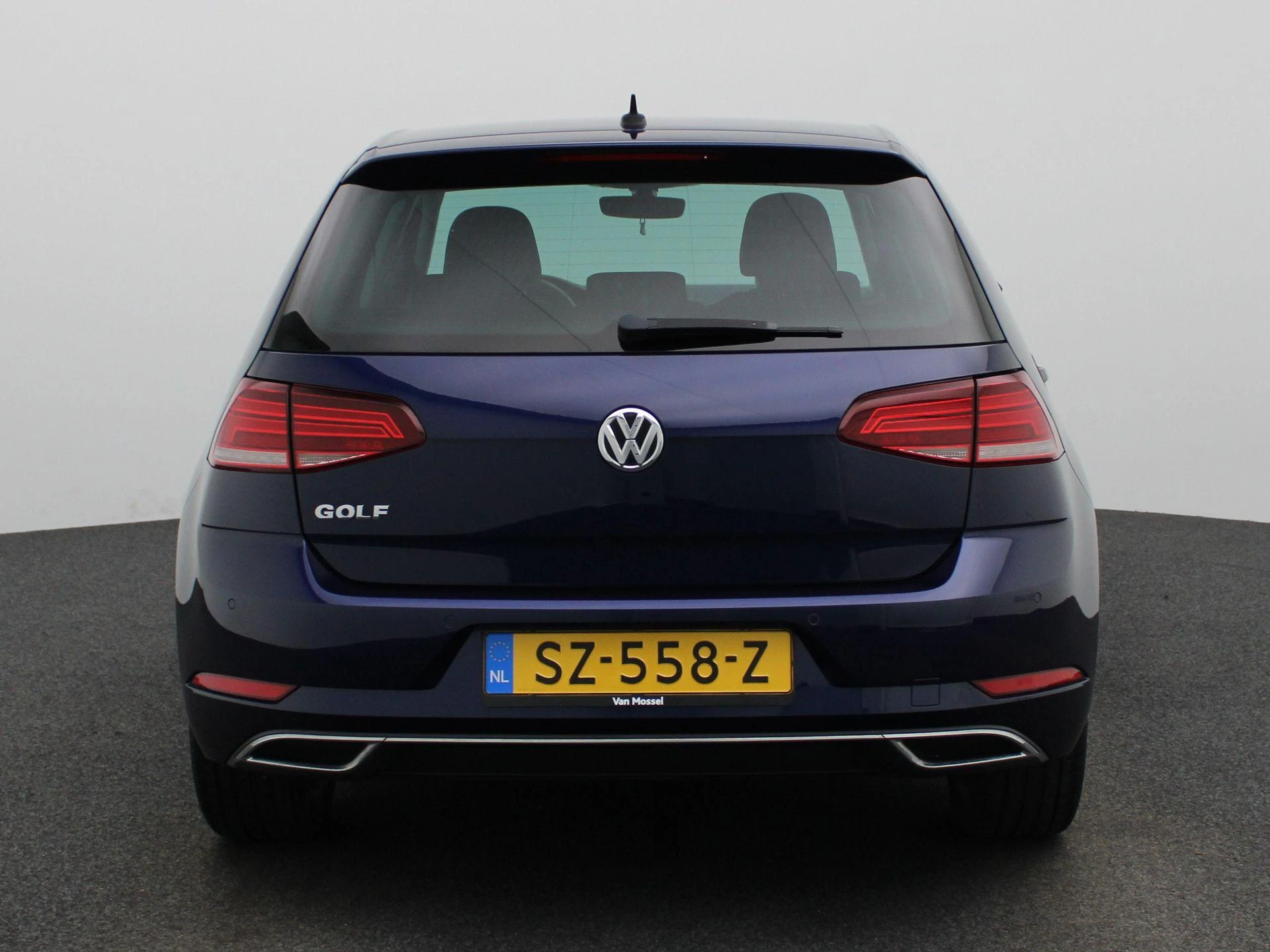 Volkswagen-Golf-image-4