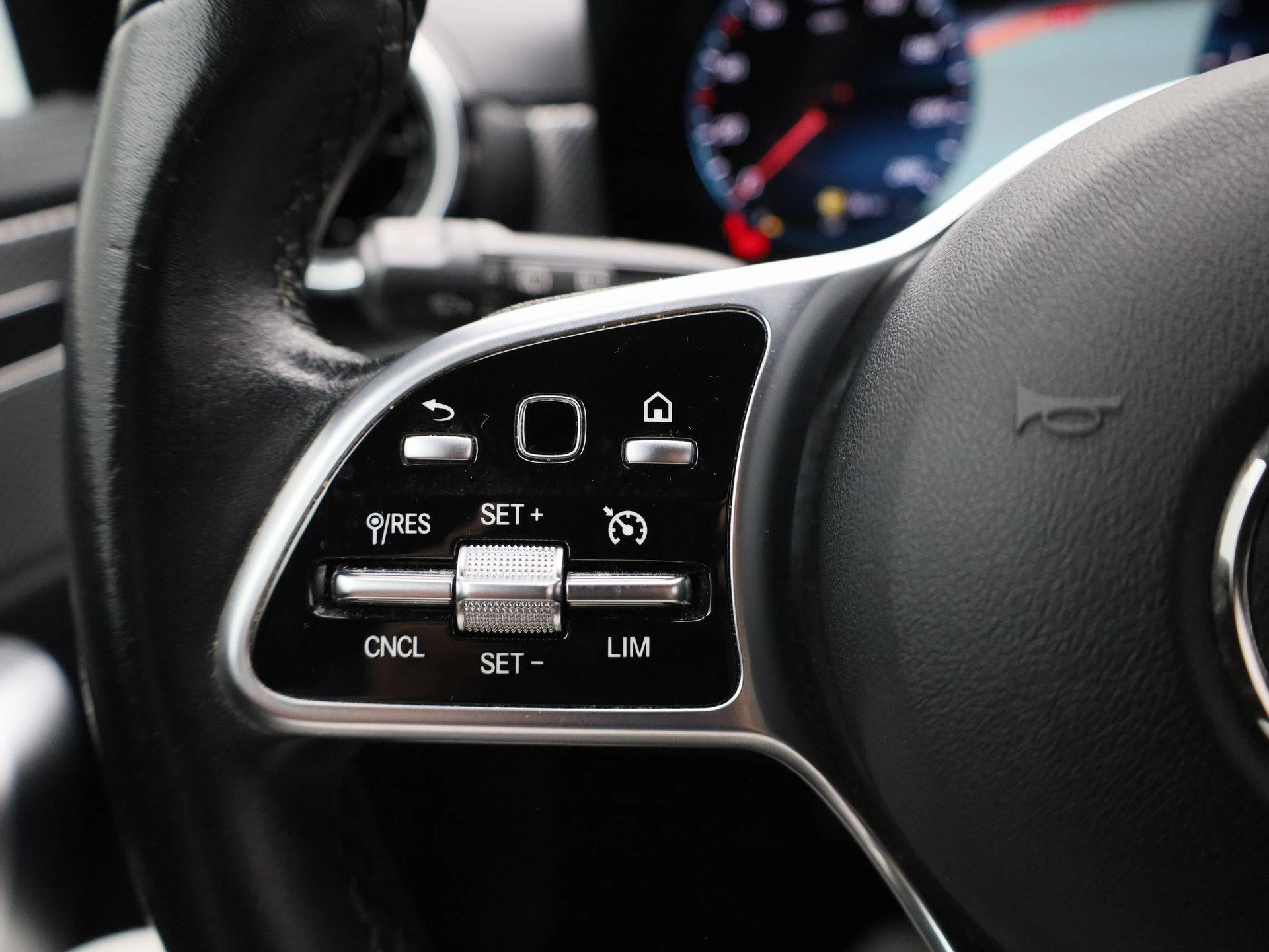 Mercedes-Benz-CLA-image-17