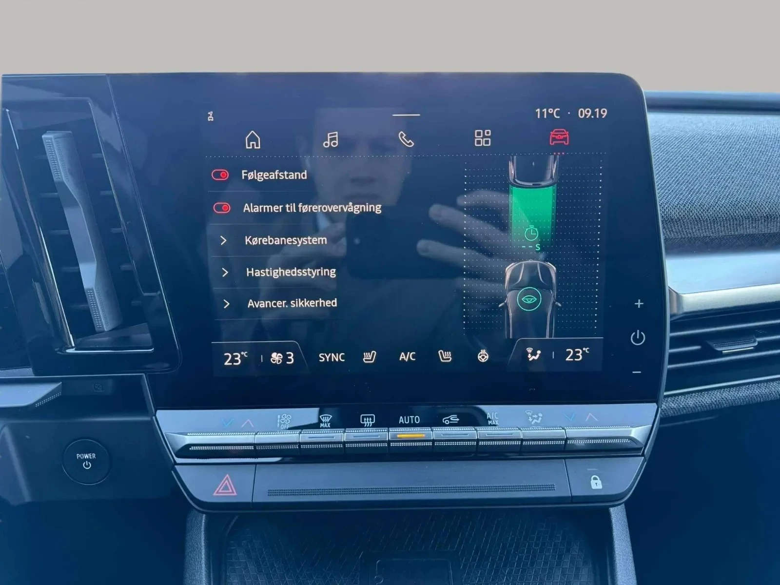 Renault-Megane E-Tech-image-16