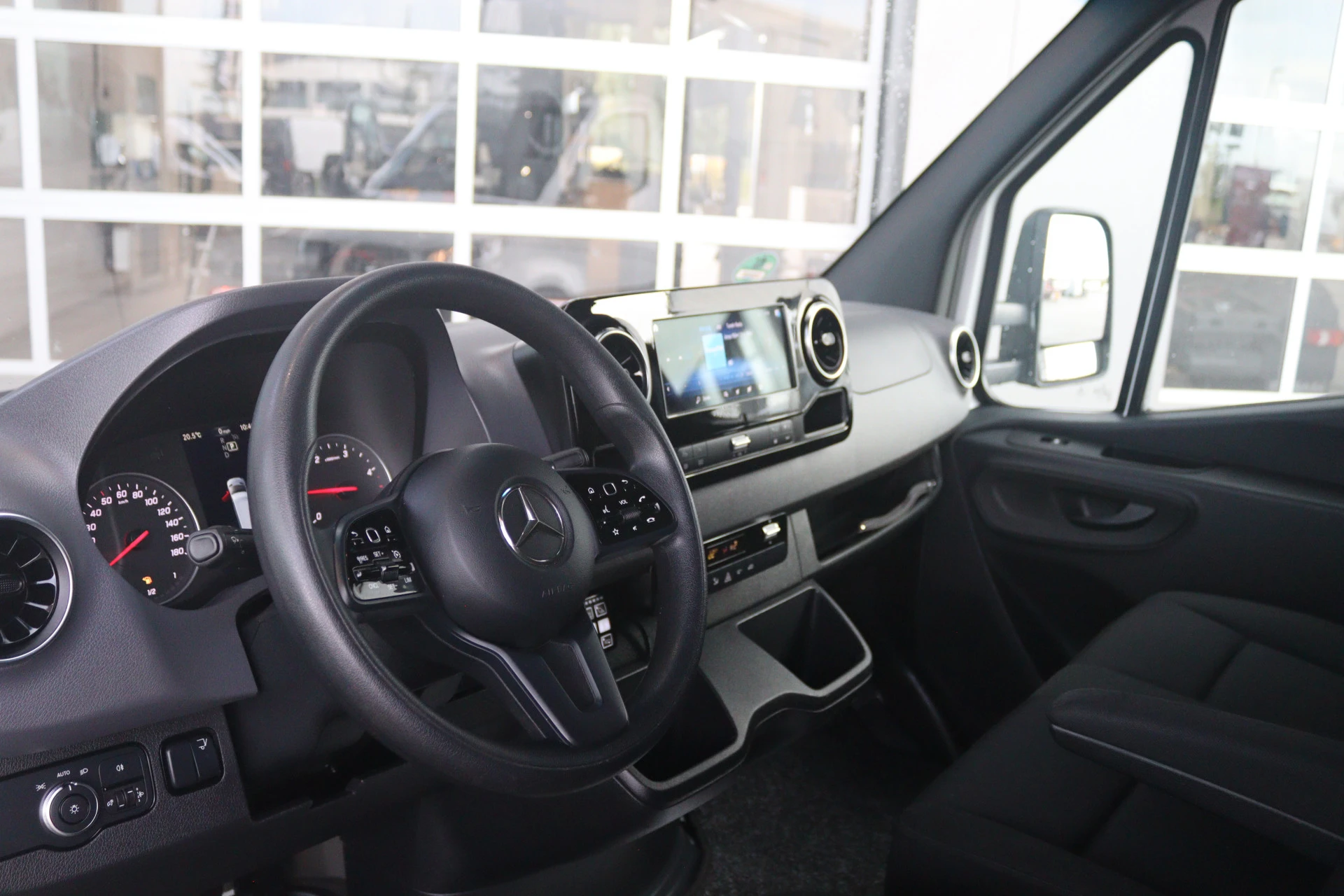 Mercedes-Benz-Sprinter-image-5