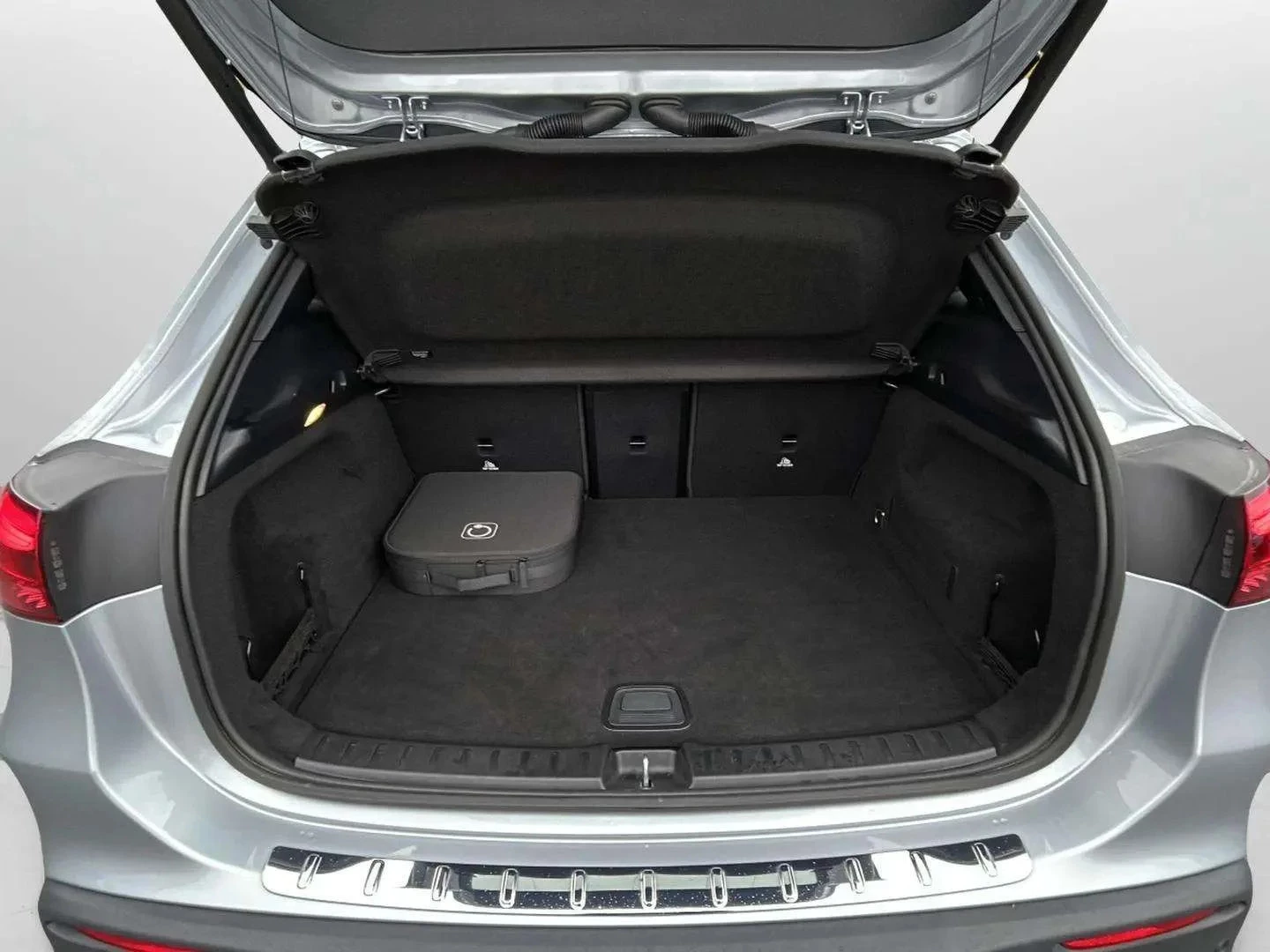 Mercedes-Benz-EQA-image-21