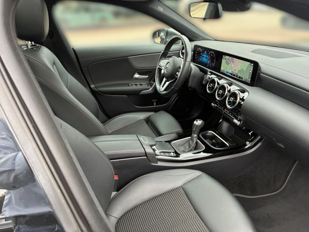 Mercedes-Benz-CLA 200 d-image-15