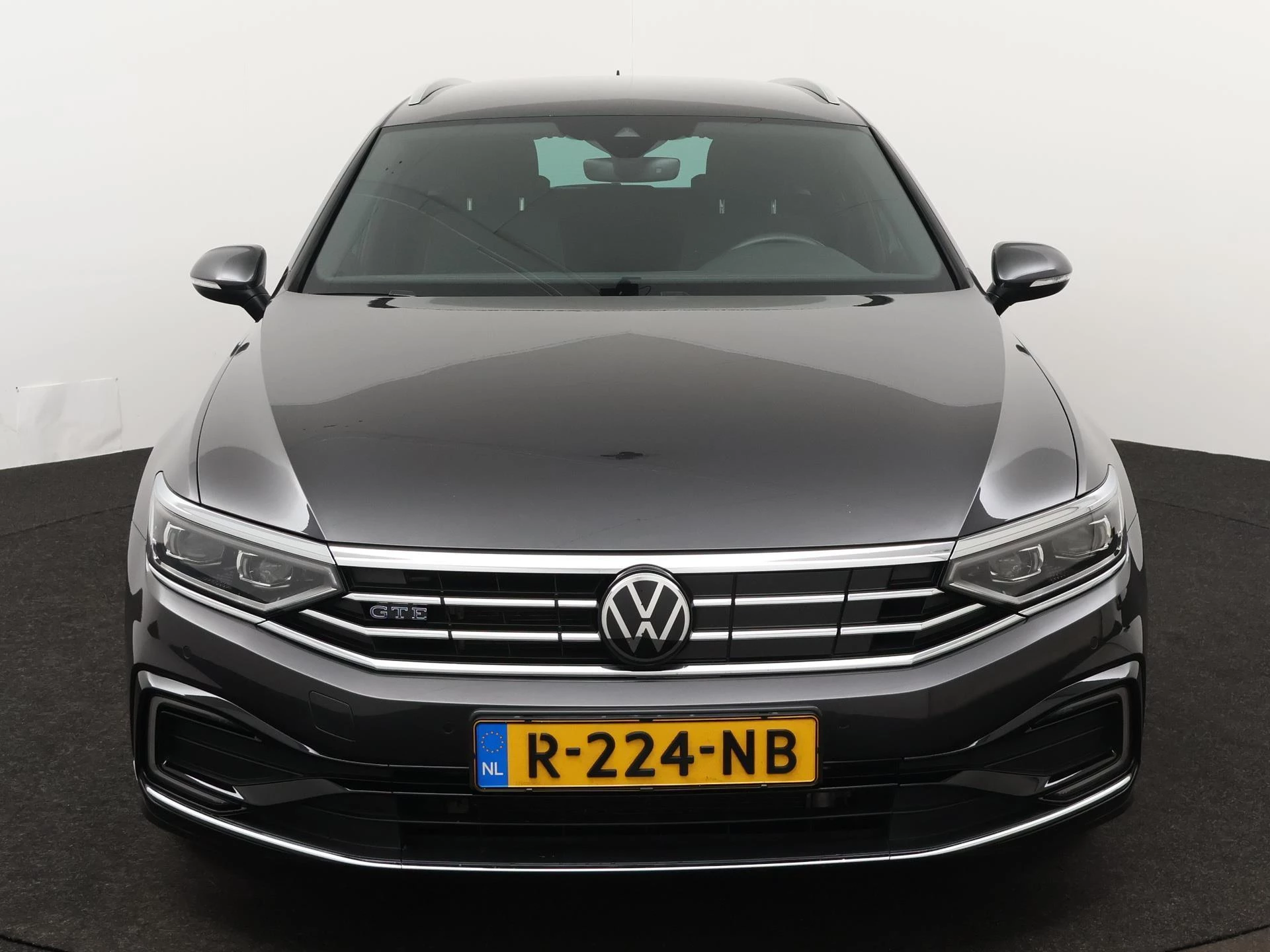 Volkswagen-Passat-image-4