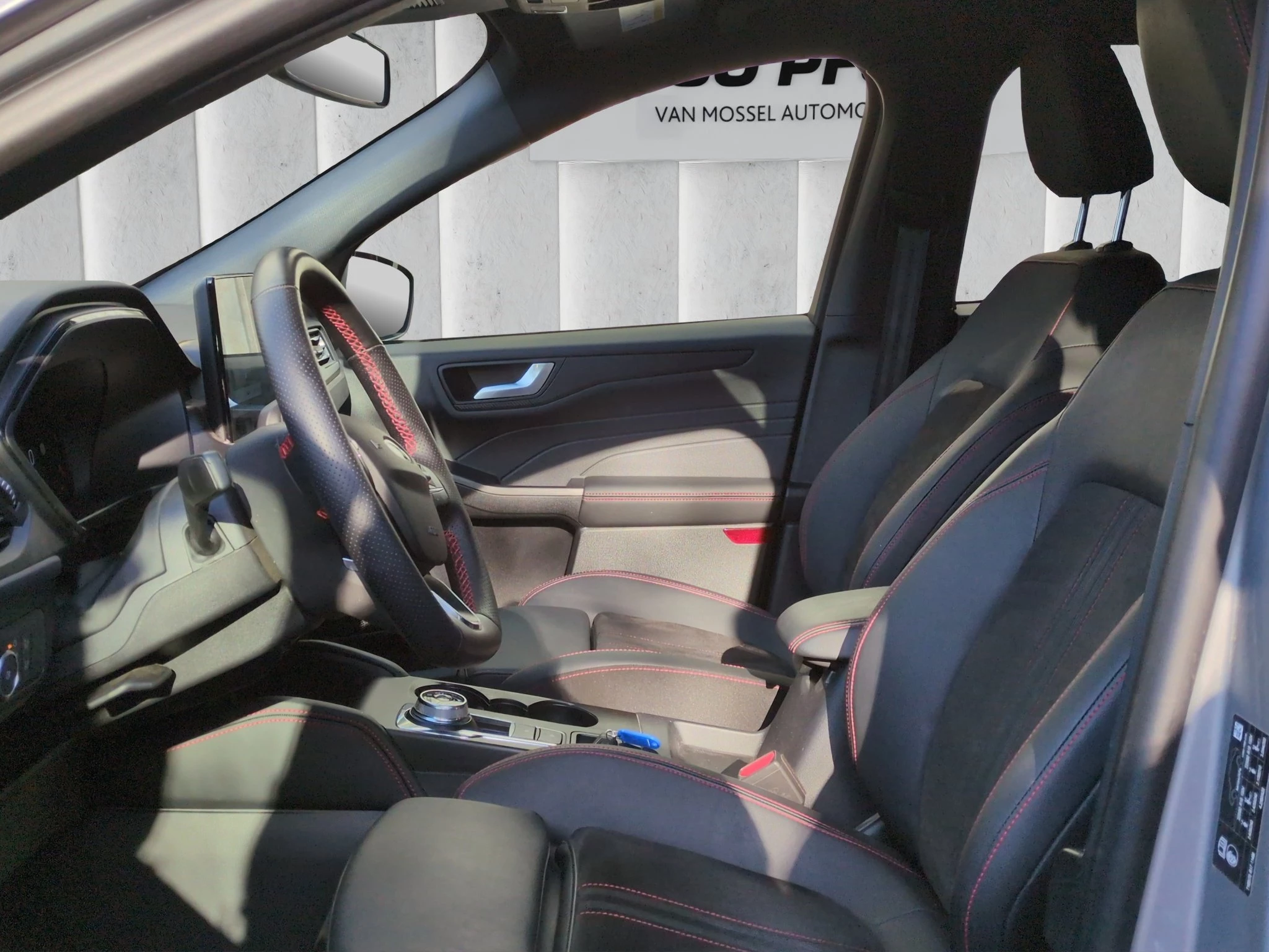 Ford Kuga ST-Line X Aut.*PANO*AHK*360GRAD*LED-MATRIX*NAVI*GRA*WINTER-PKT.