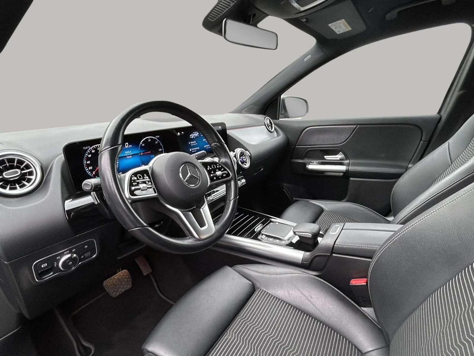 Mercedes-Benz-EQA-image-10