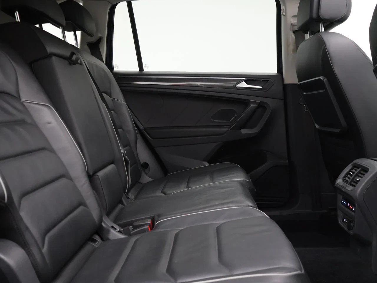 Volkswagen-Tiguan Allspace-image-6