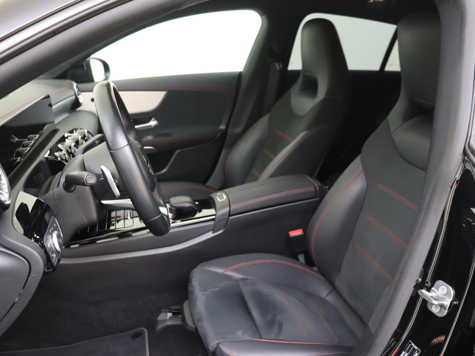 Mercedes-Benz-CLA-image-13