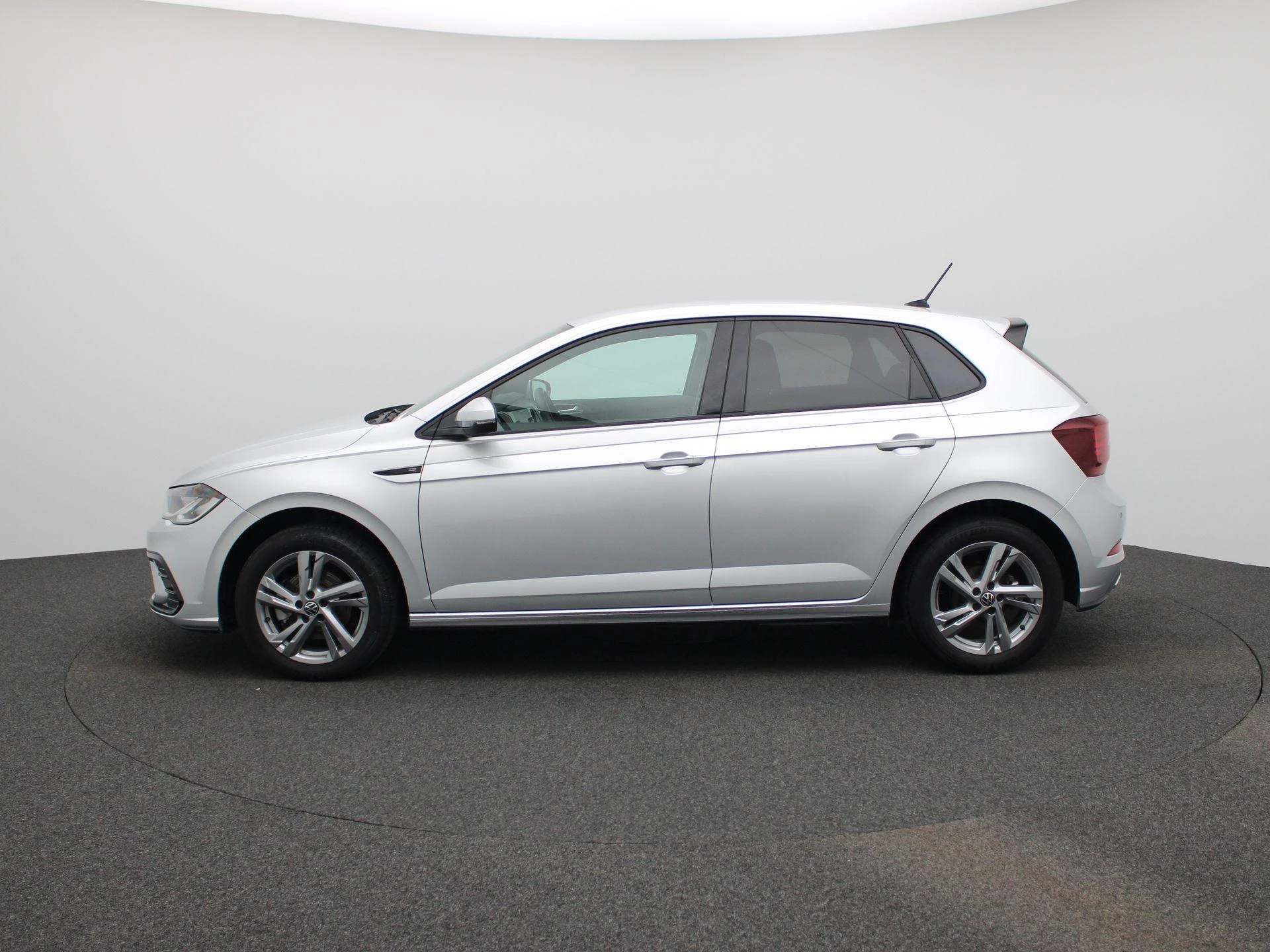 Volkswagen-Polo-image-3