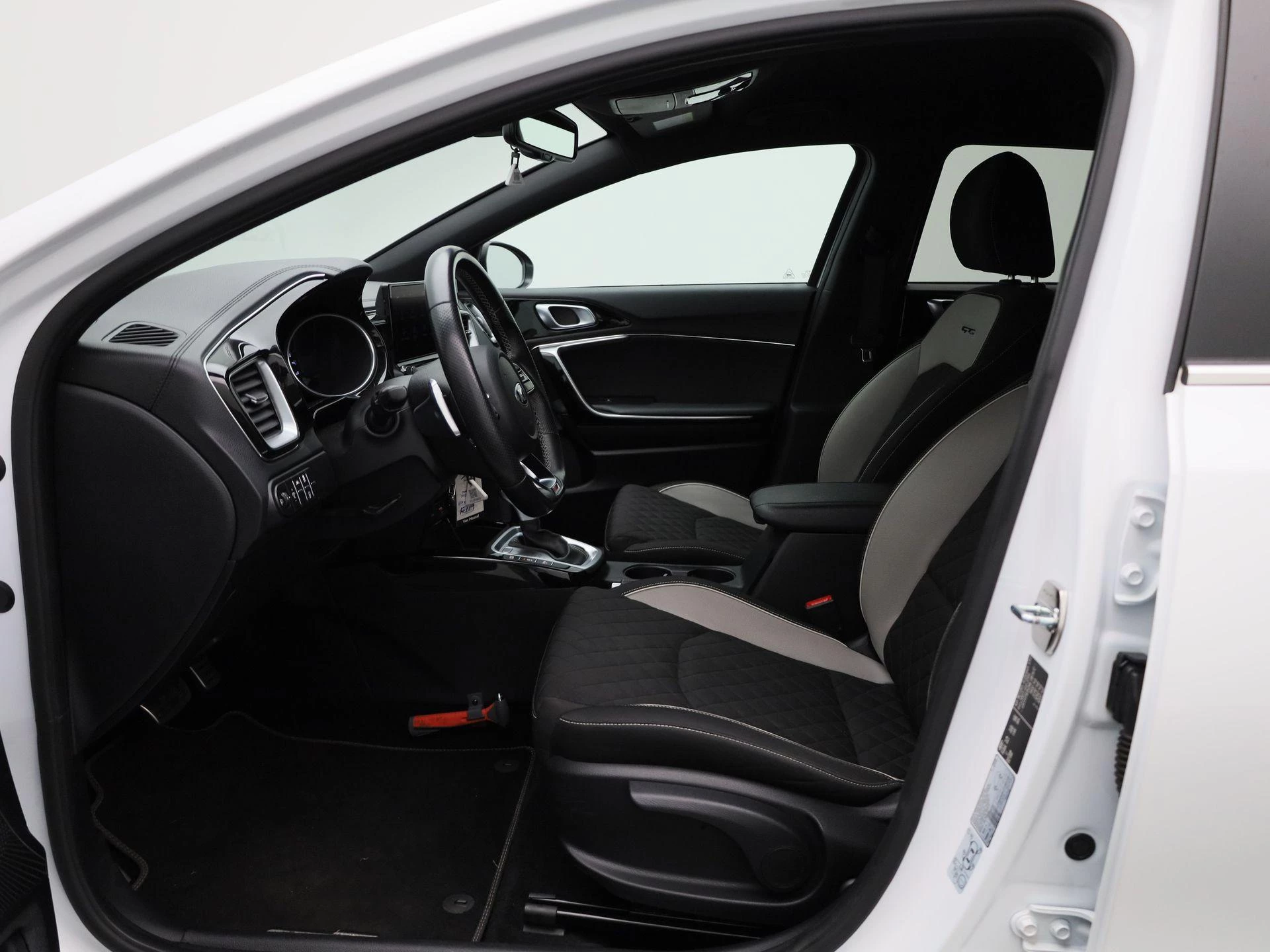 Kia-Ceed Sportswagon-image-8