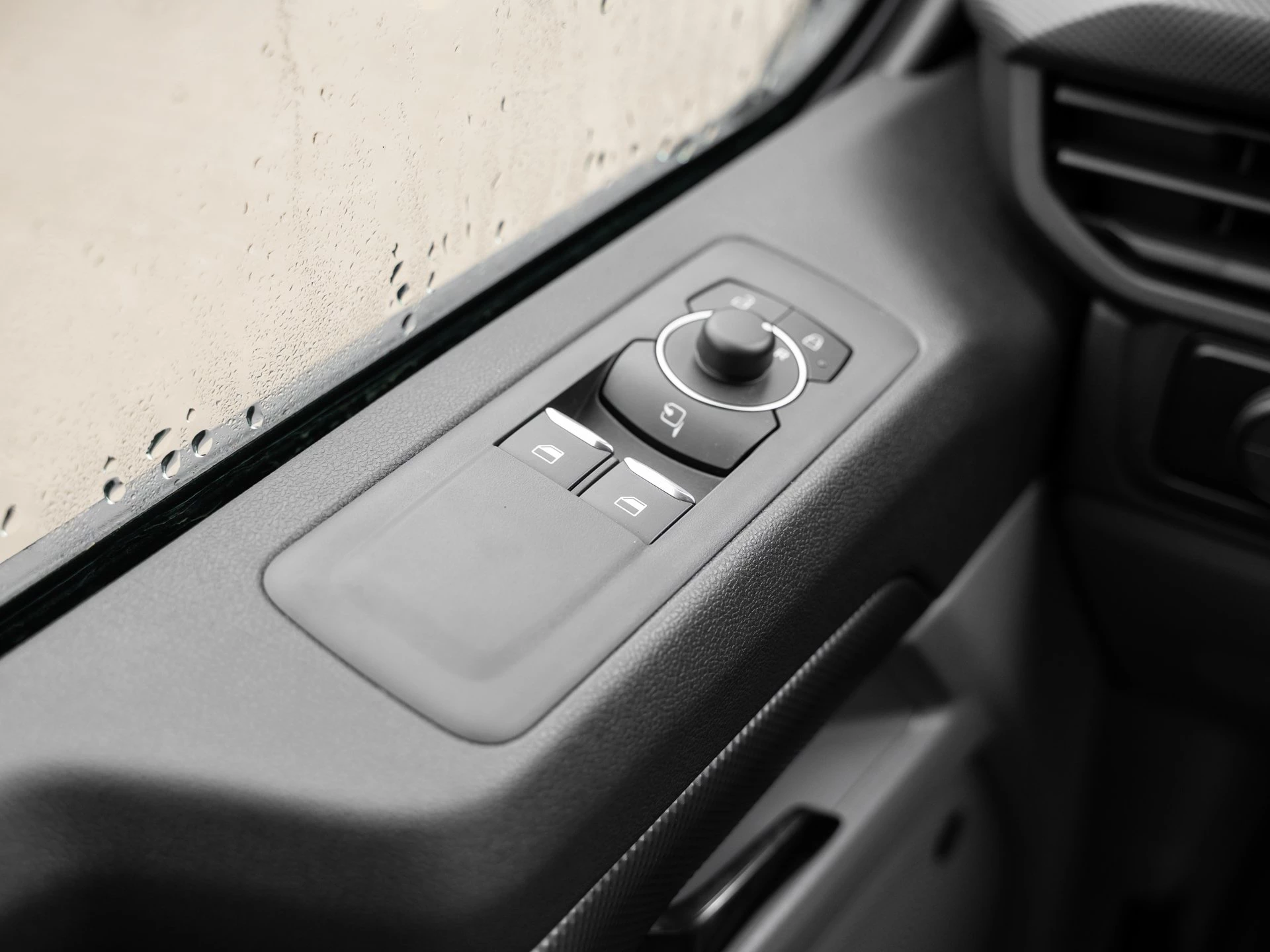 Ford-Transit Custom-image-19