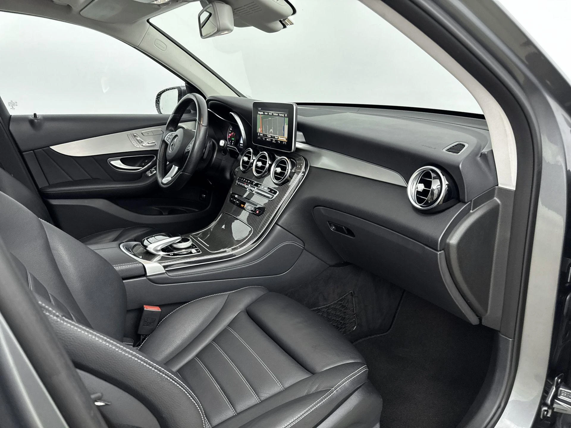 Mercedes-Benz-GLC-image-16