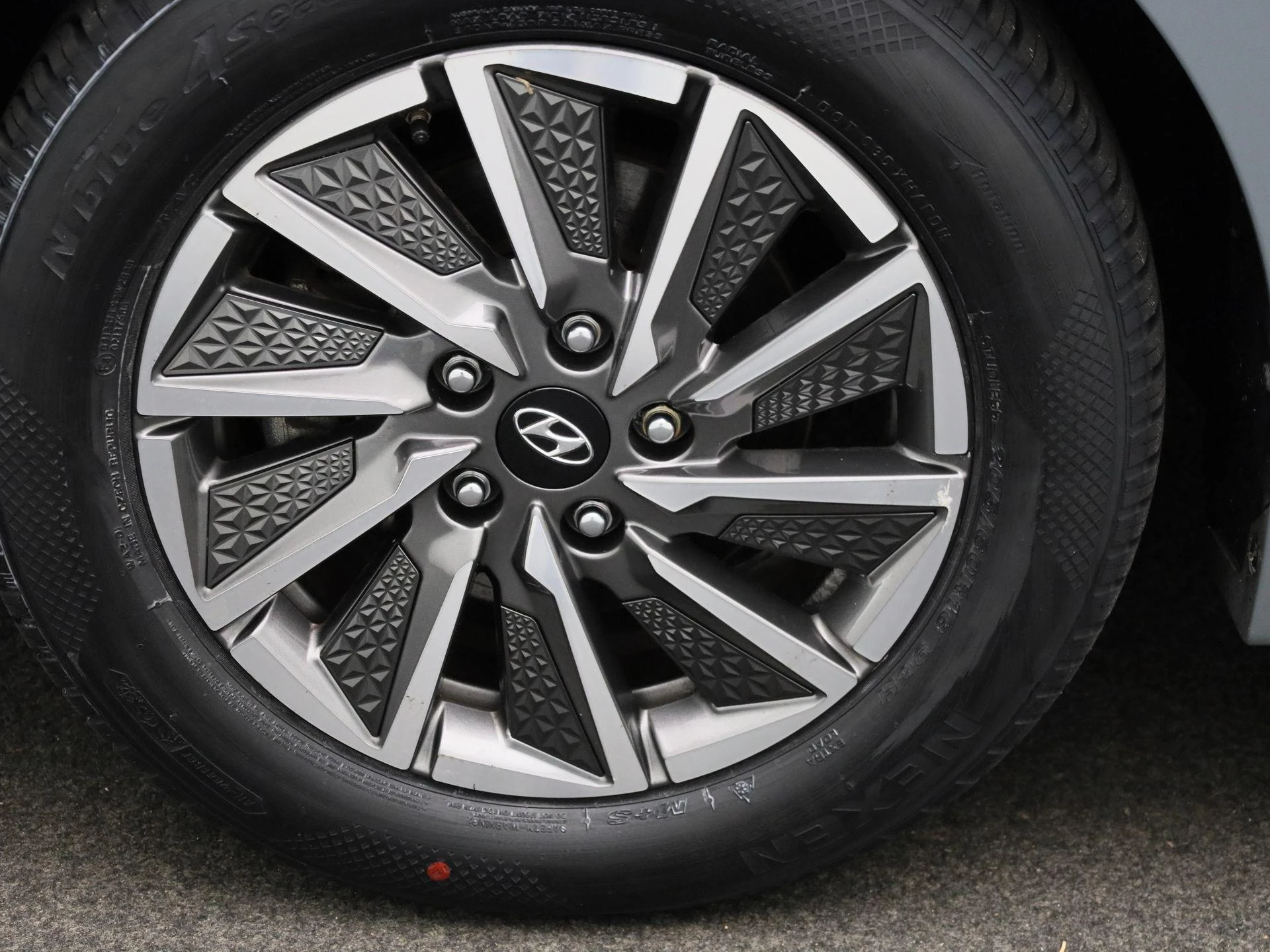 Hyundai-IONIQ-image-11